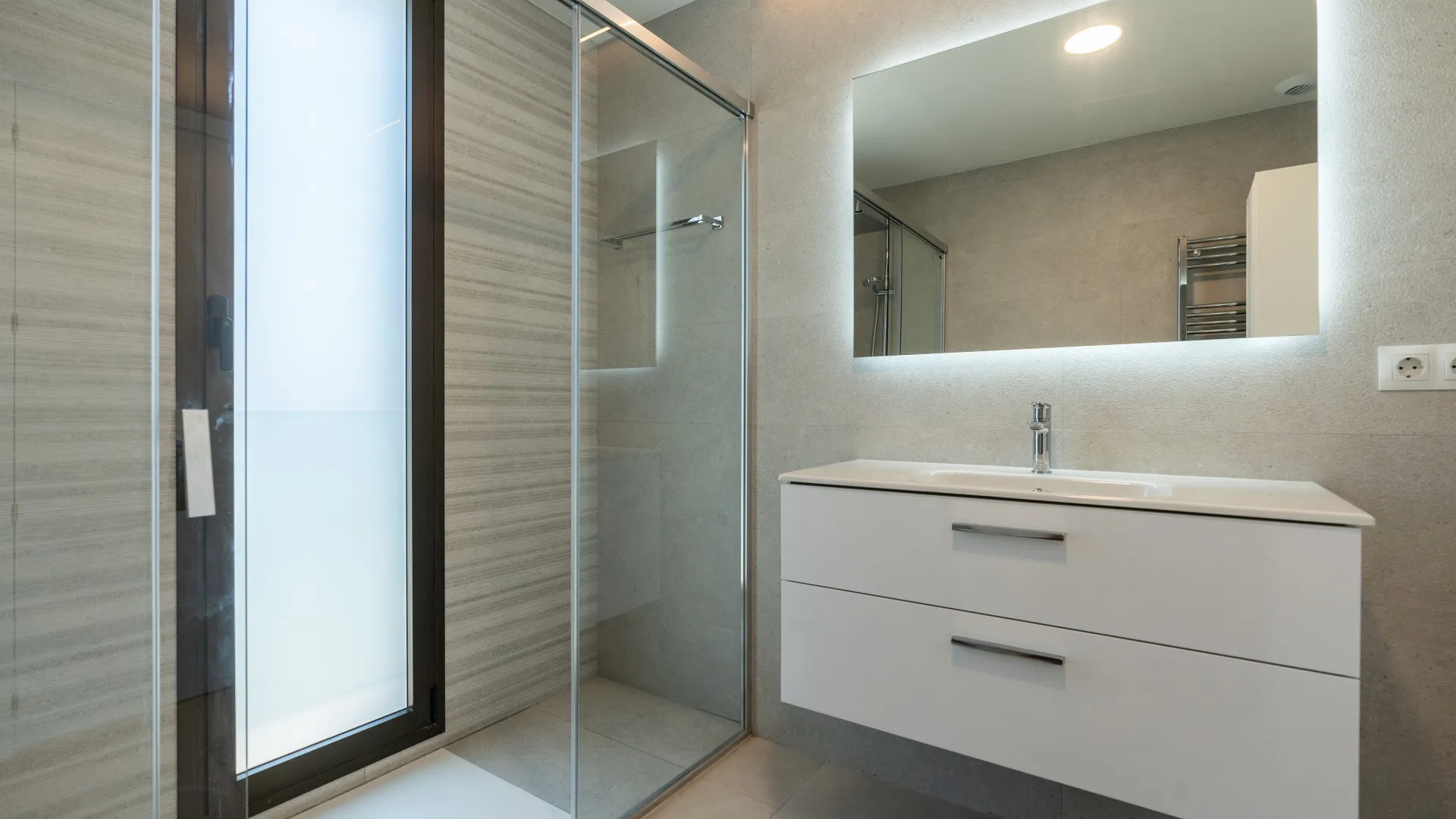 For sale ground floor apartment in Camarate Golf