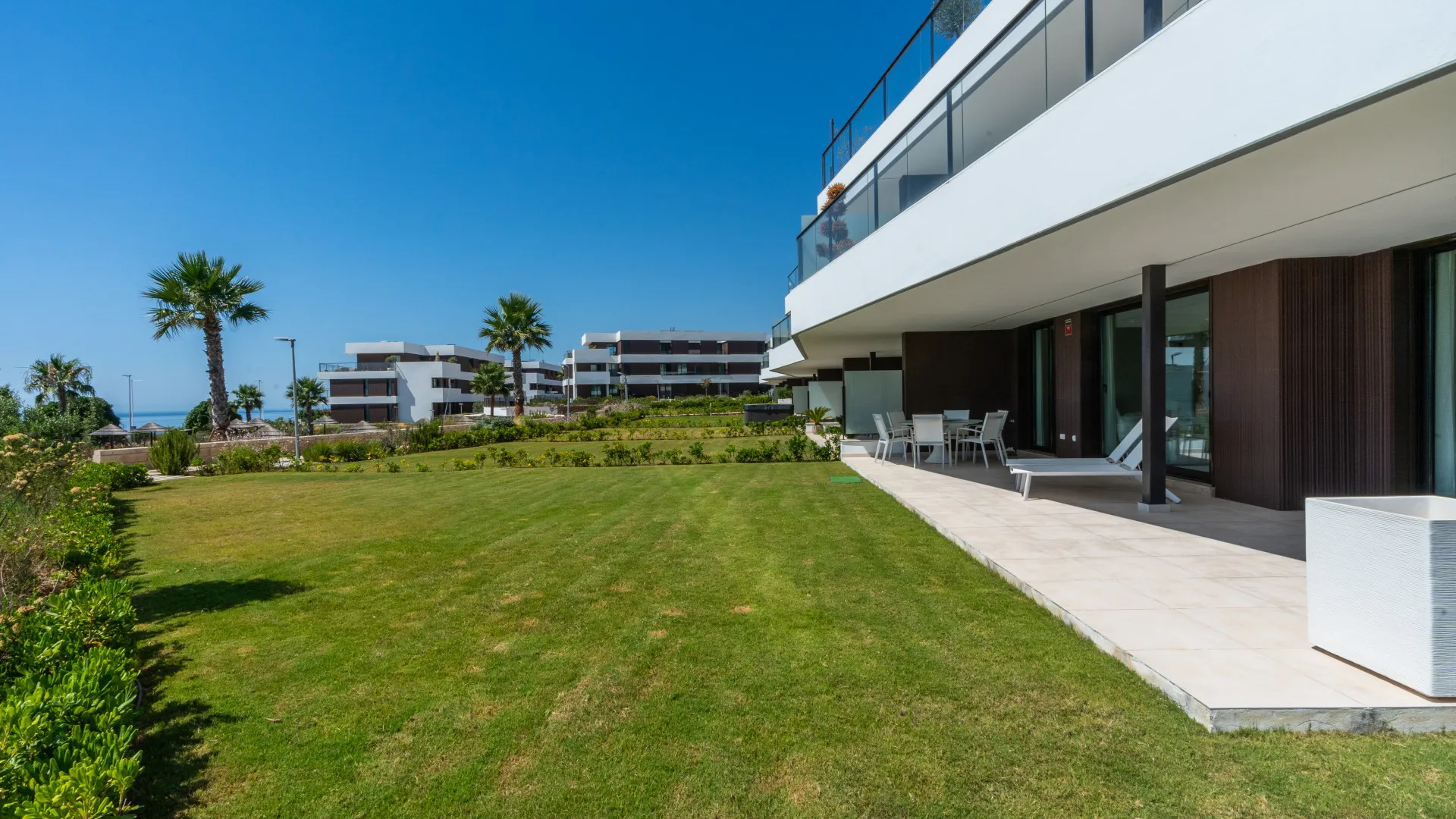 For sale ground floor apartment in Camarate Golf