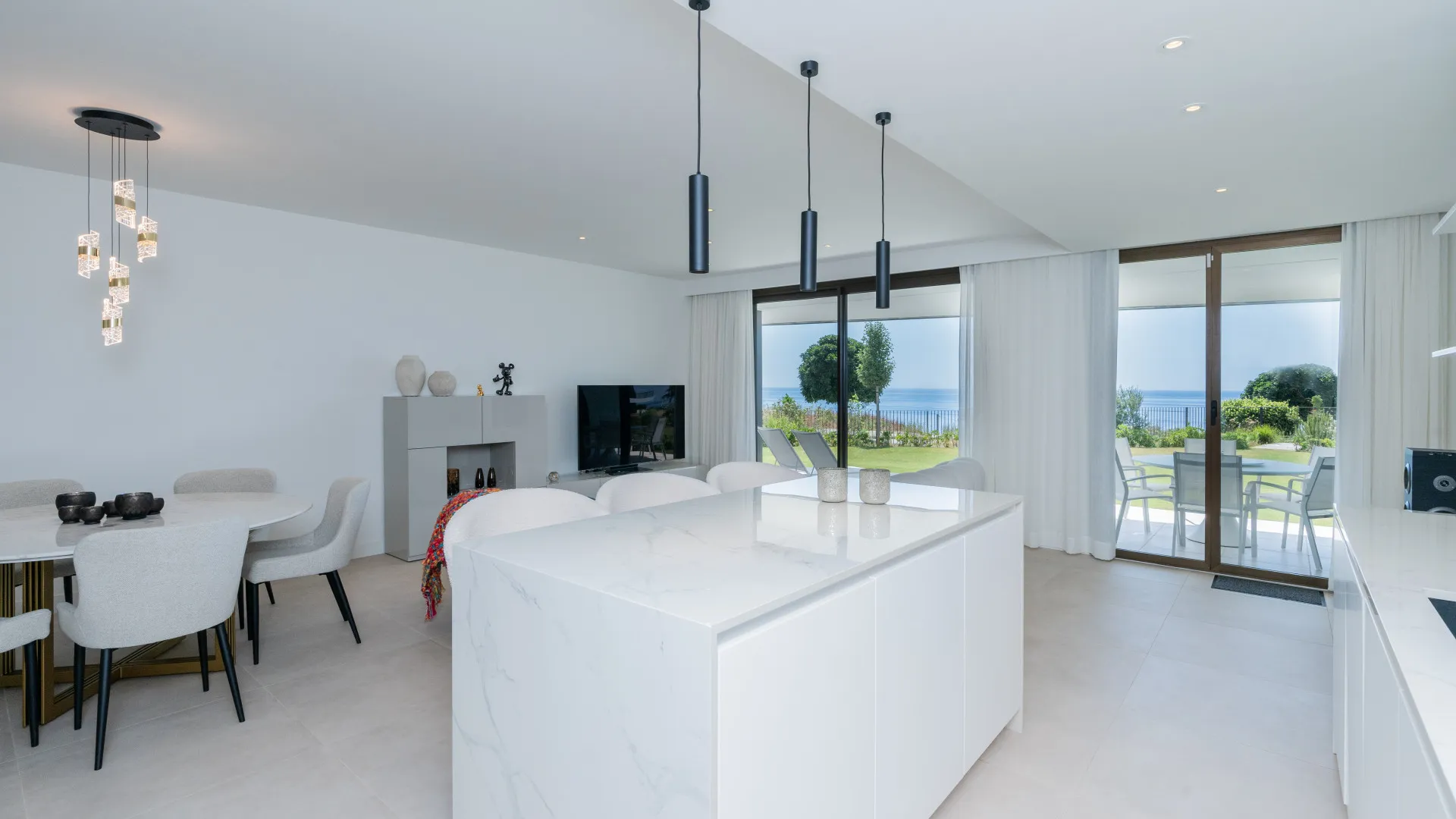 For sale ground floor apartment in Camarate Golf