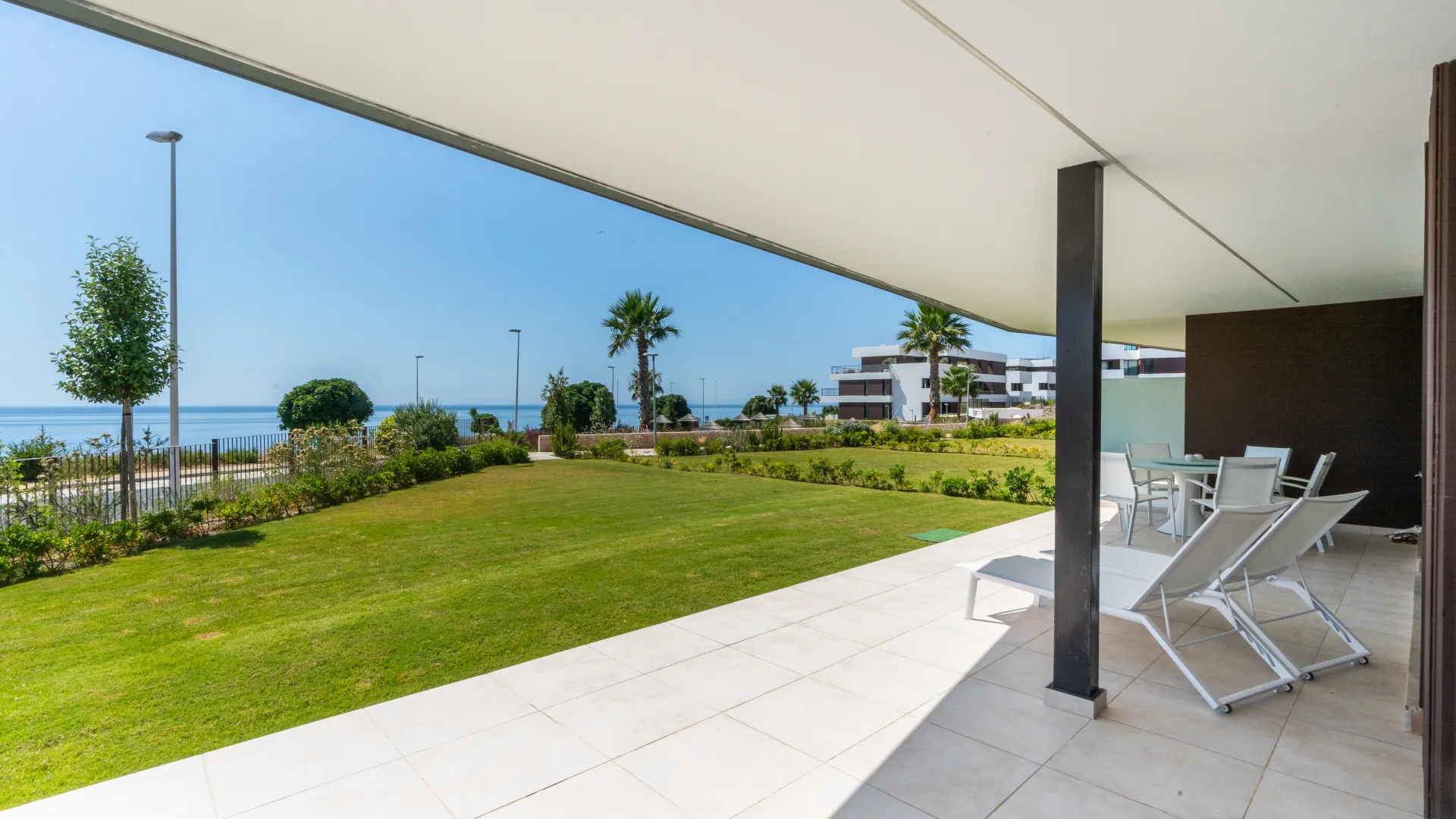 For sale ground floor apartment in Camarate Golf