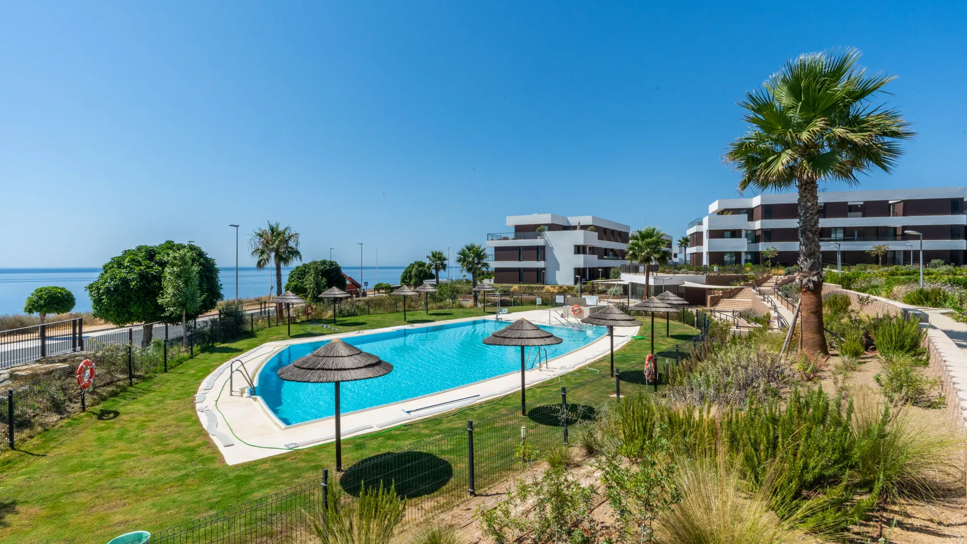 For sale ground floor apartment in Camarate Golf