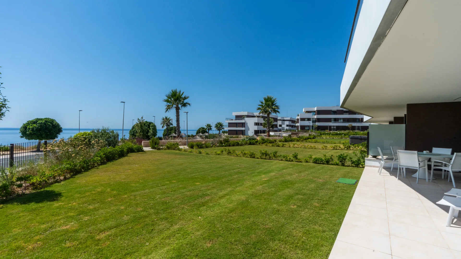 For sale ground floor apartment in Camarate Golf