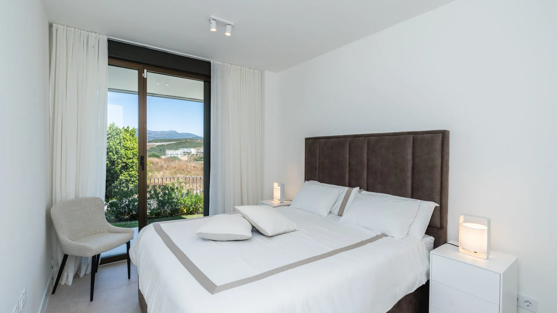 For sale ground floor apartment in Camarate Golf