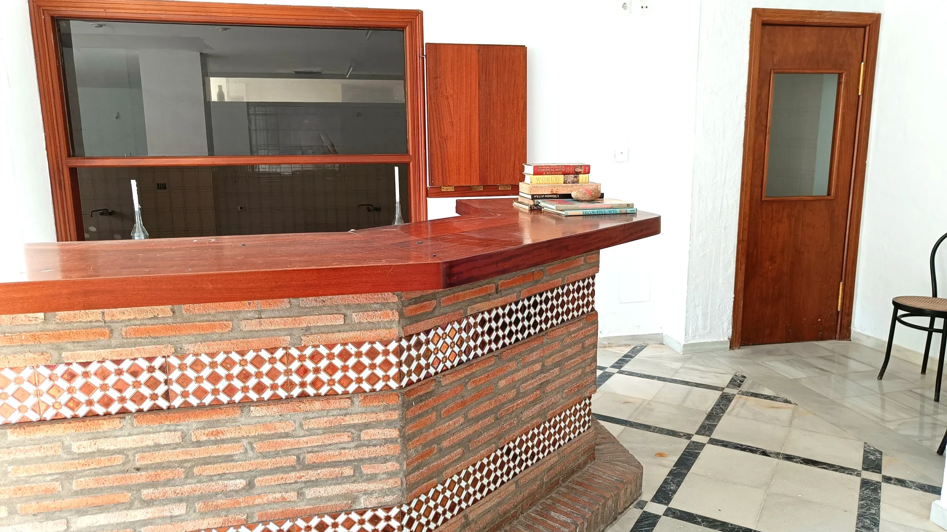 Commercial premises with 1 bedroom for sale in Bahia Dorada
