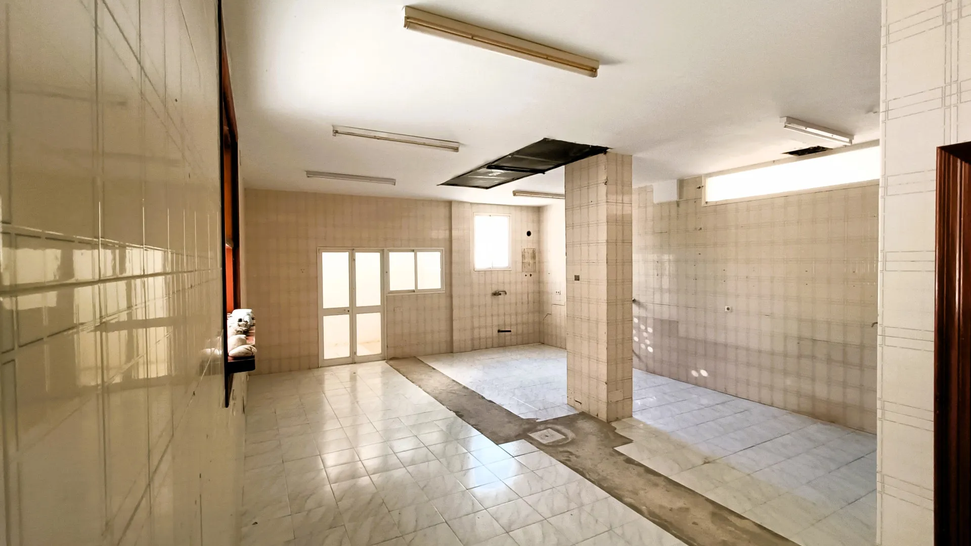 Commercial premises with 1 bedroom for sale in Bahia Dorada