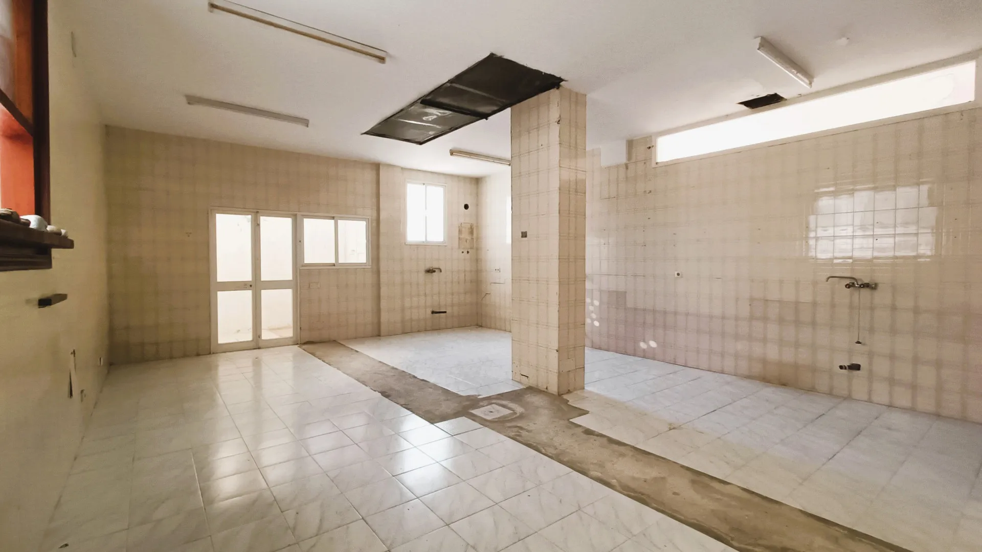 Commercial premises with 1 bedroom for sale in Bahia Dorada