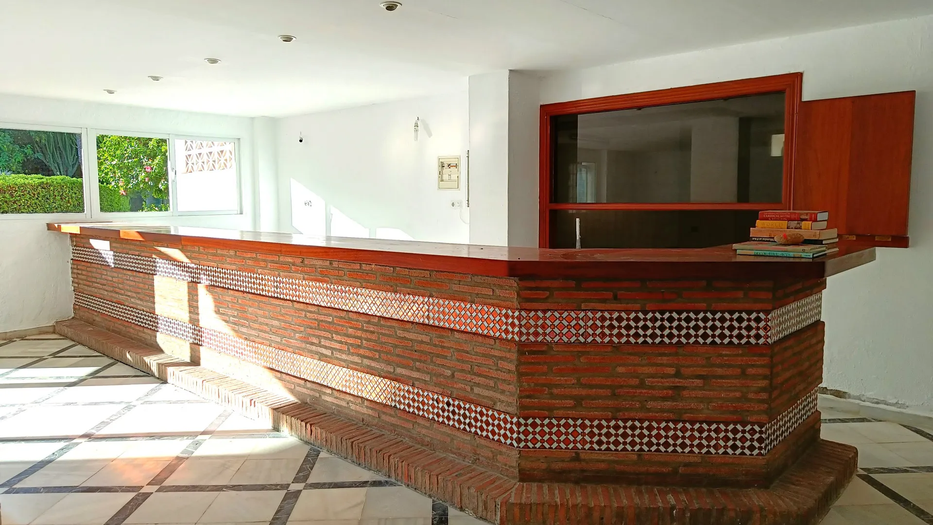 Commercial premises with 1 bedroom for sale in Bahia Dorada