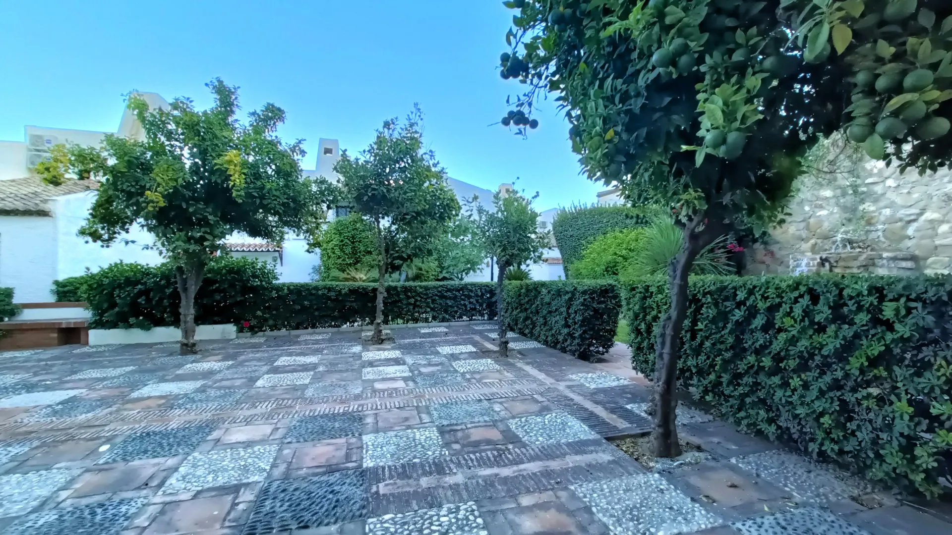 Commercial premises with 1 bedroom for sale in Bahia Dorada