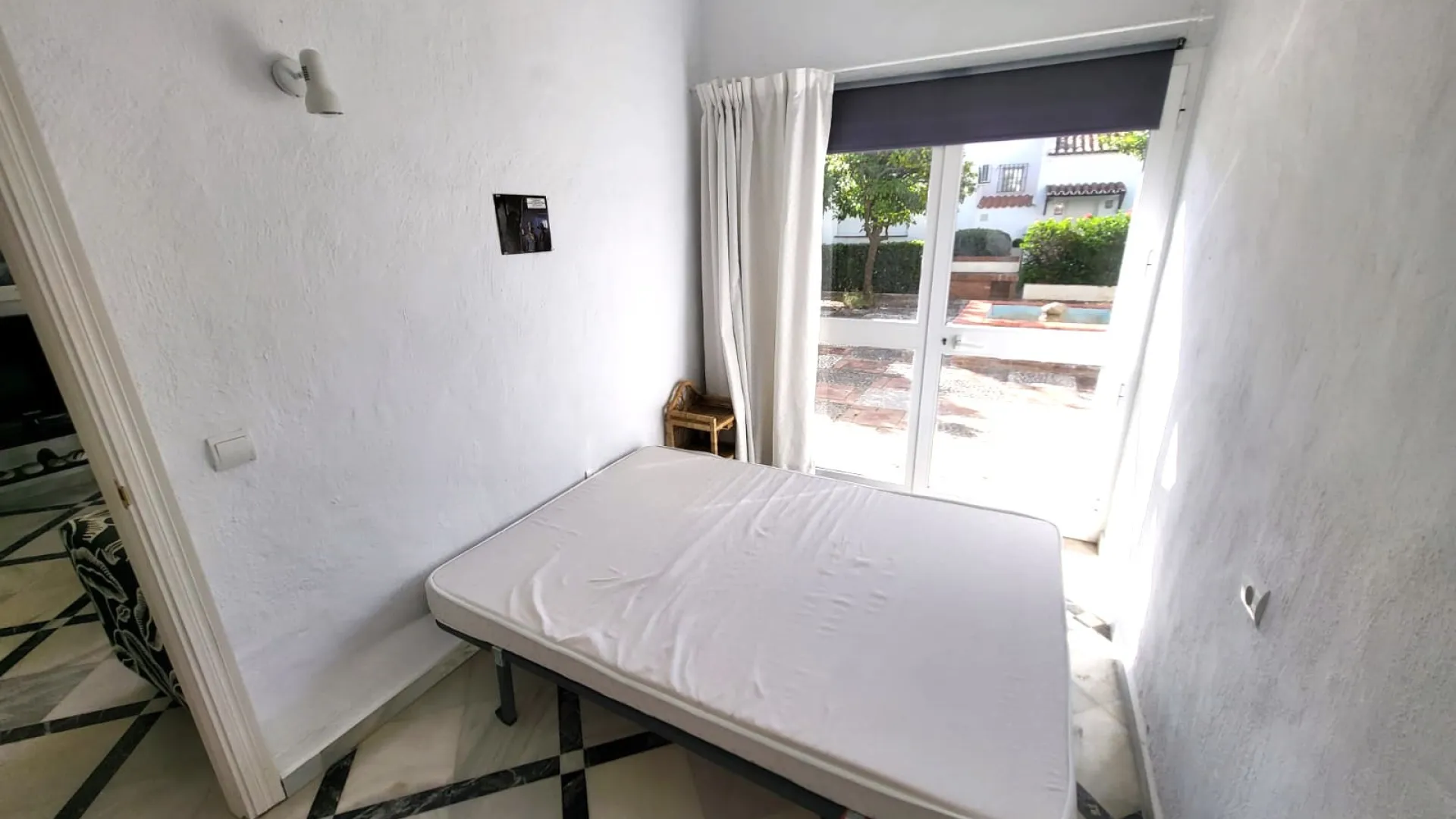 Commercial premises with 1 bedroom for sale in Bahia Dorada