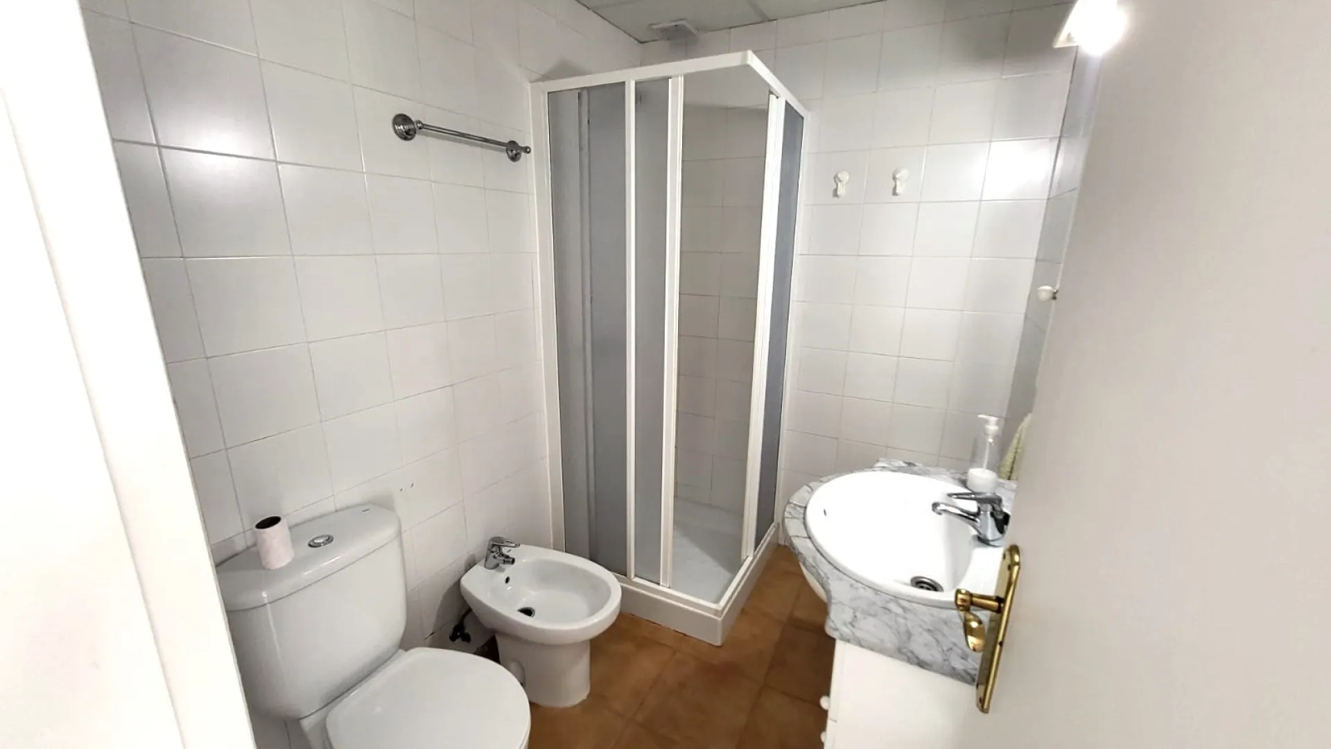 Commercial premises with 1 bedroom for sale in Bahia Dorada