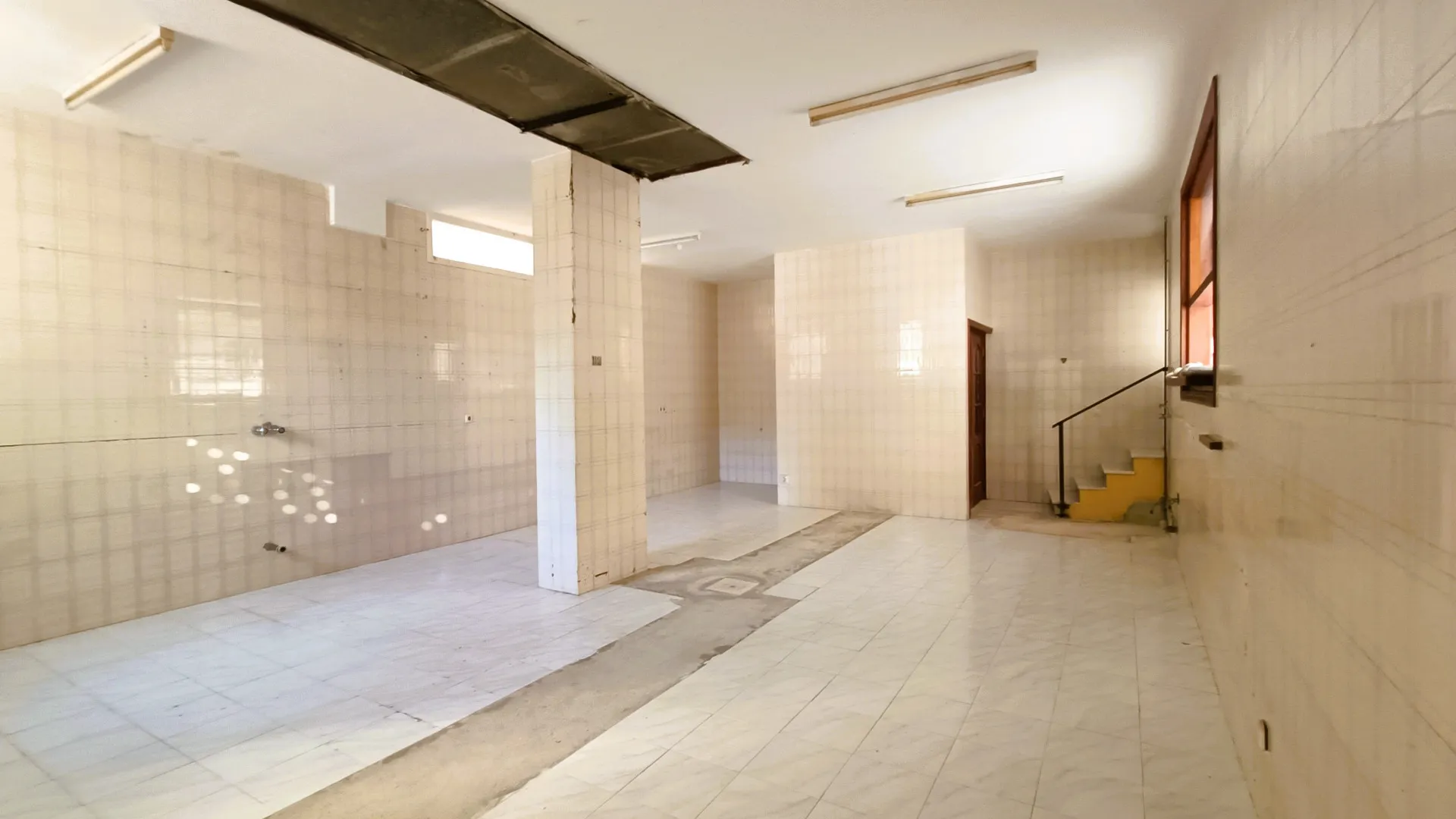 Commercial premises with 1 bedroom for sale in Bahia Dorada