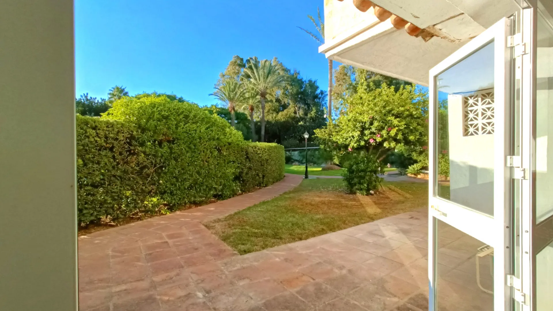 Commercial premises with 1 bedroom for sale in Bahia Dorada