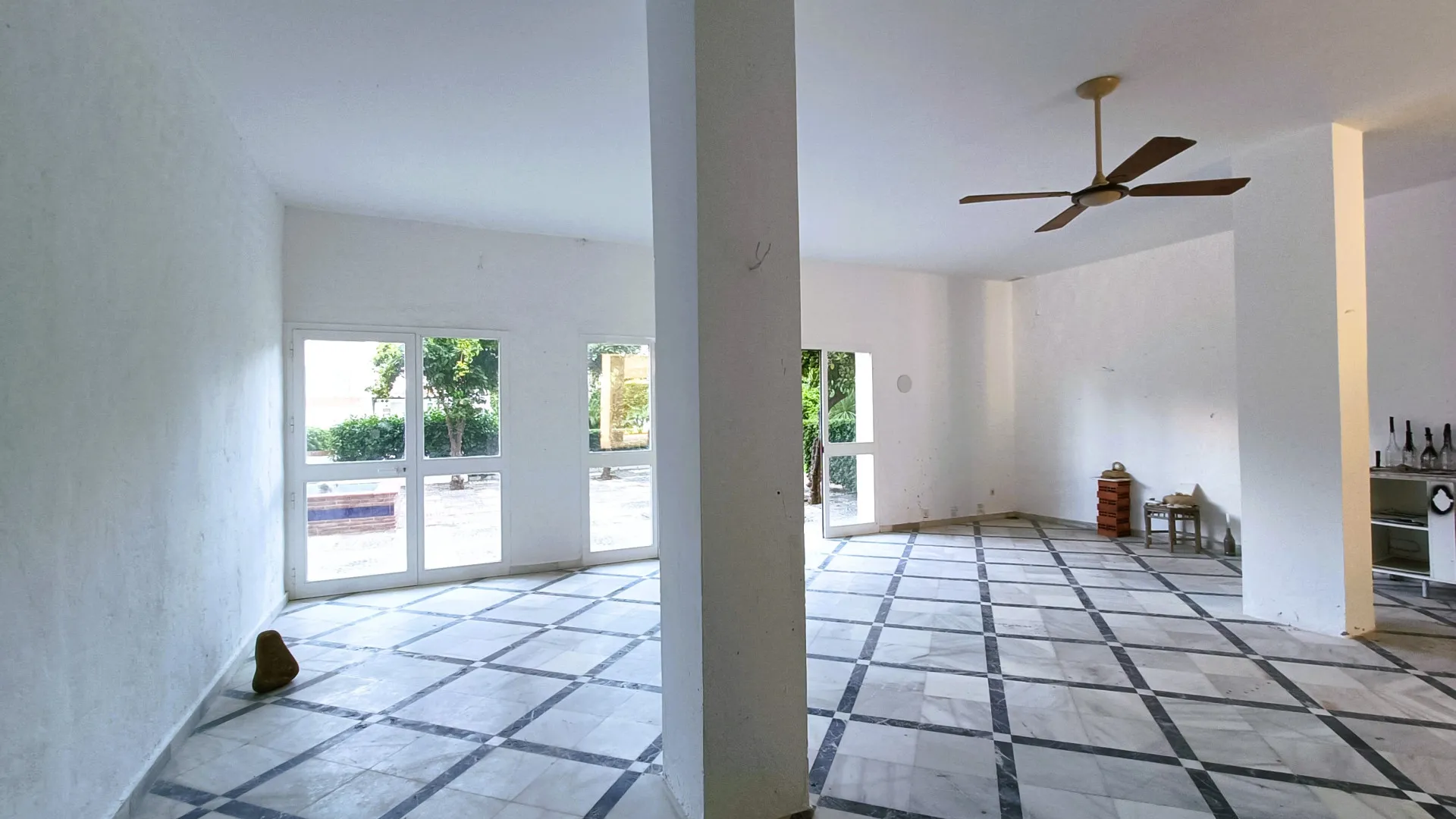 Commercial premises with 1 bedroom for sale in Bahia Dorada