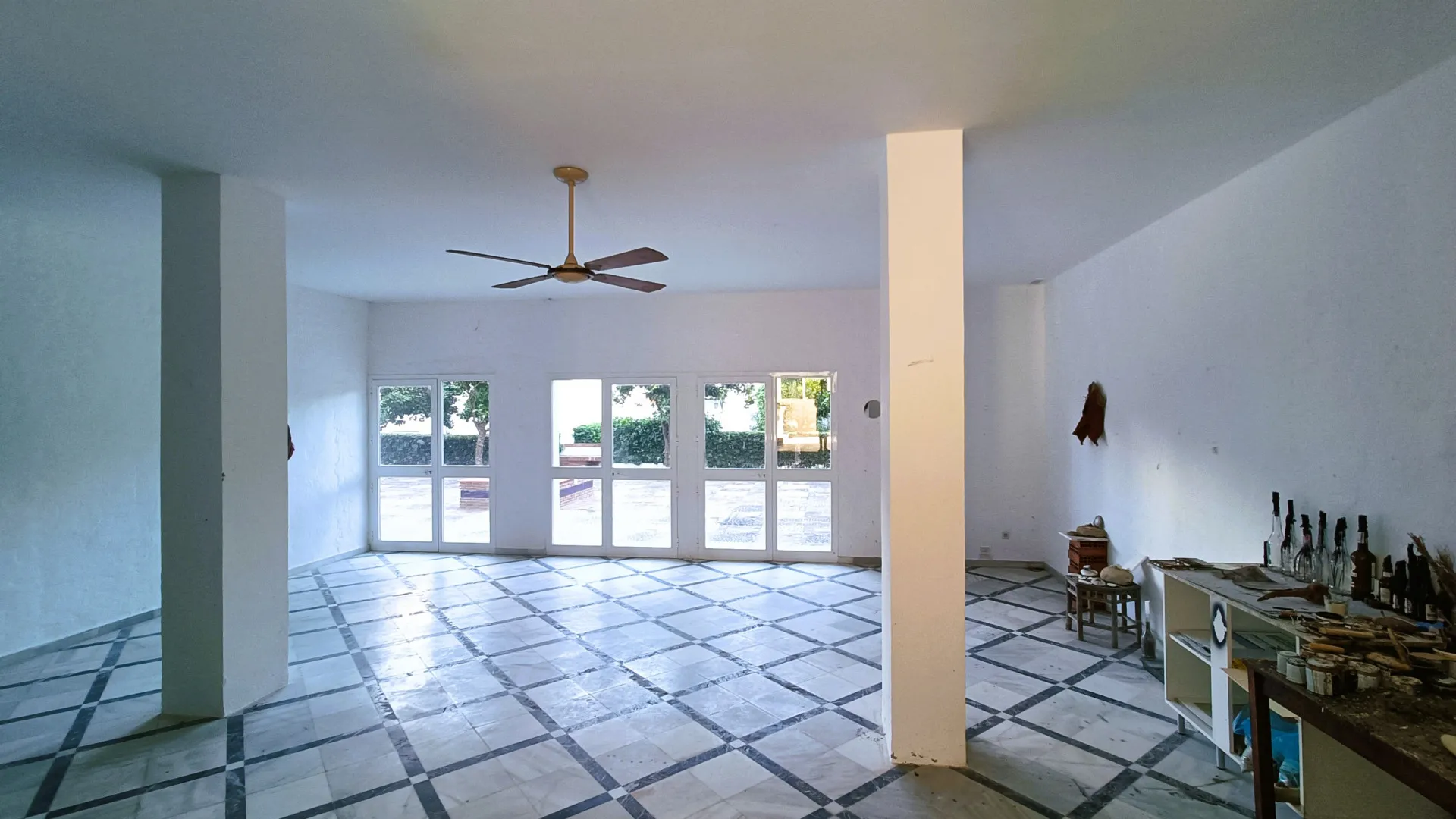 Commercial premises with 1 bedroom for sale in Bahia Dorada
