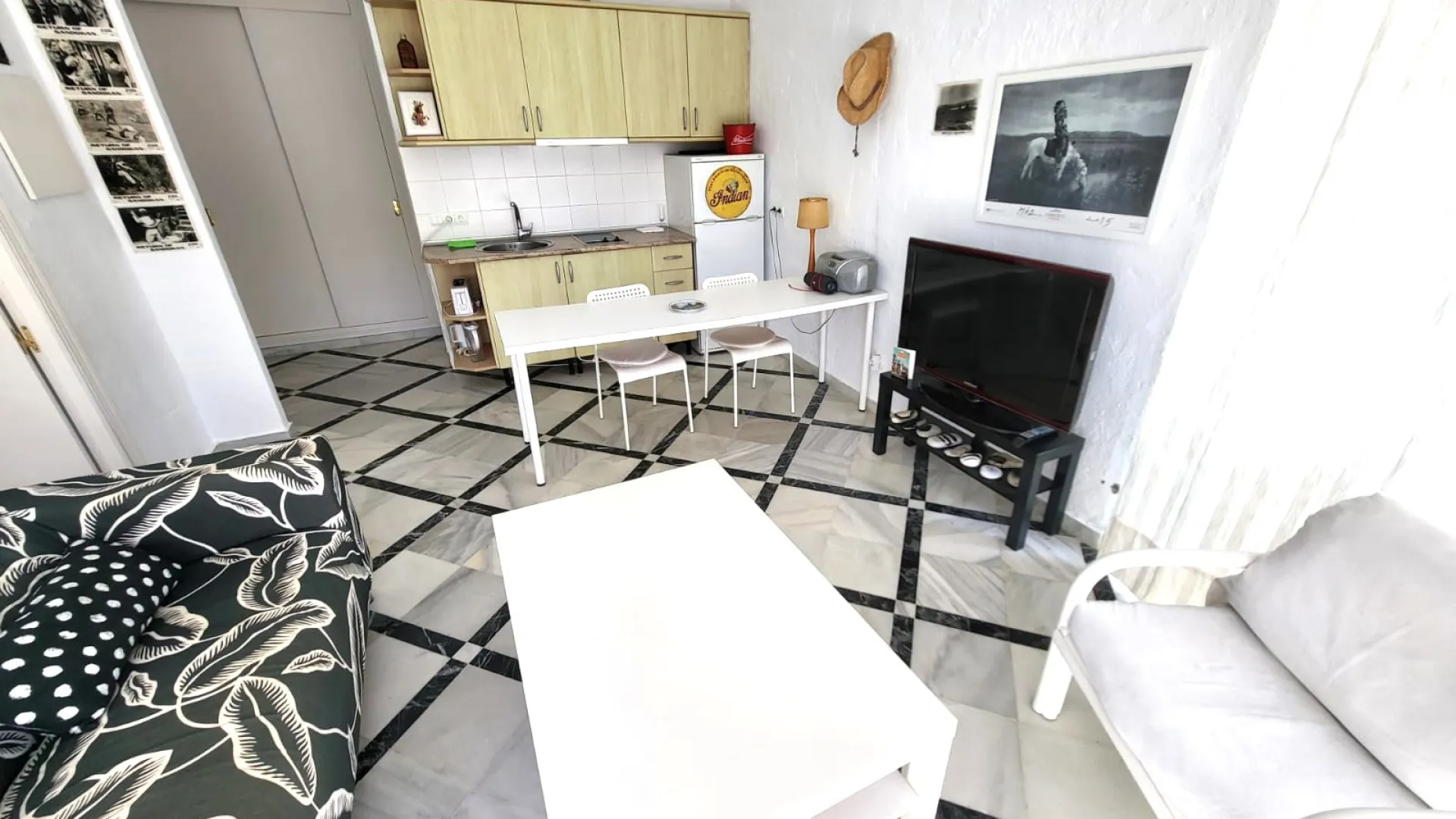 Commercial premises with 1 bedroom for sale in Bahia Dorada