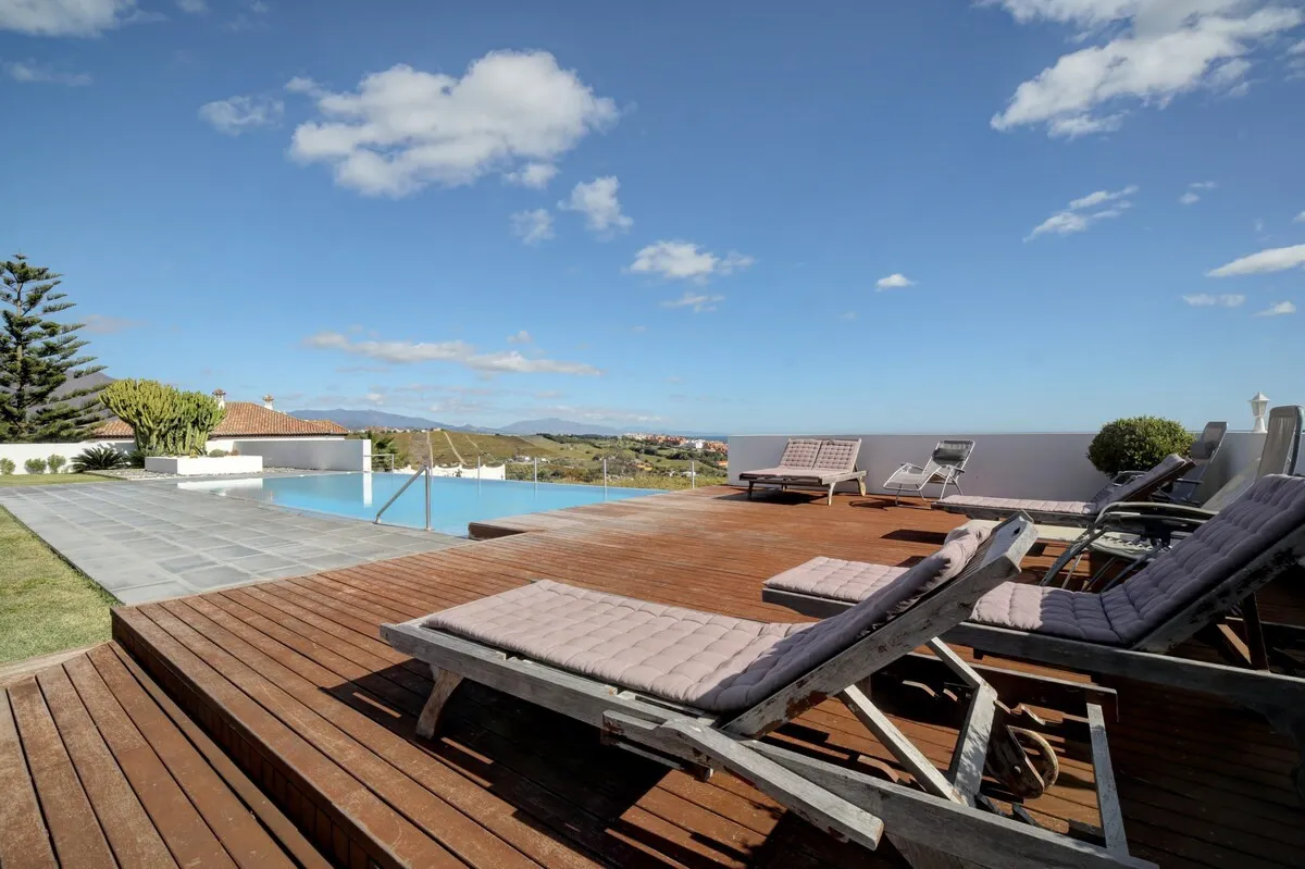 Villa with 6 bedrooms for sale in Sabinillas