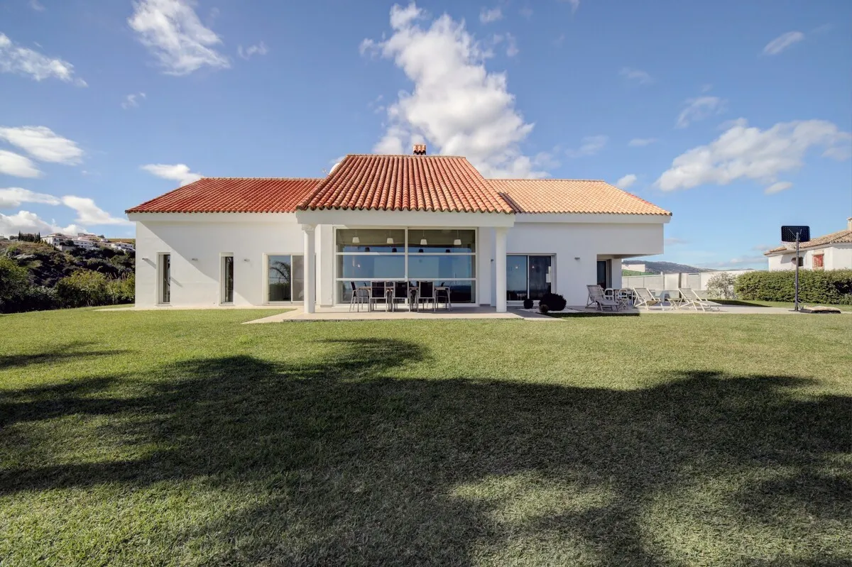 Villa with 6 bedrooms for sale in Sabinillas