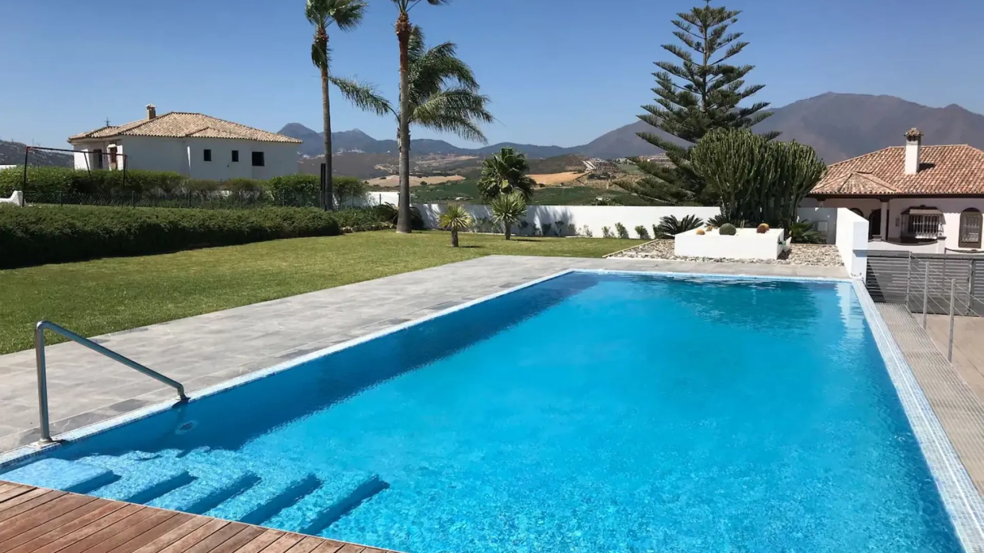 Villa with 6 bedrooms for sale in Sabinillas
