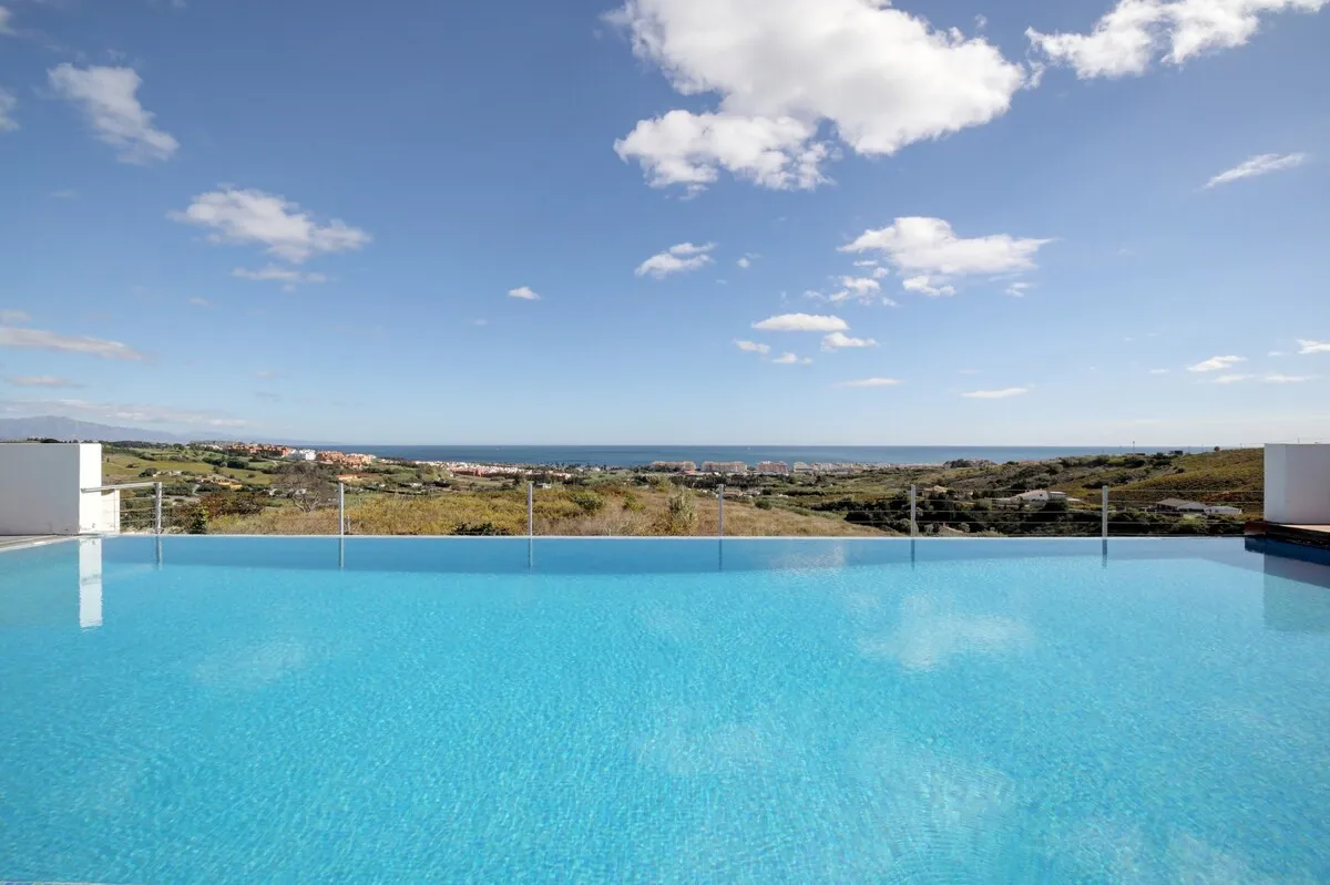 Villa with 6 bedrooms for sale in Sabinillas