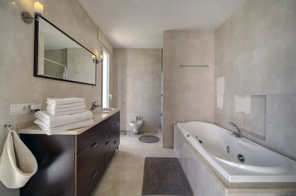 Villa with 6 bedrooms for sale in Sabinillas