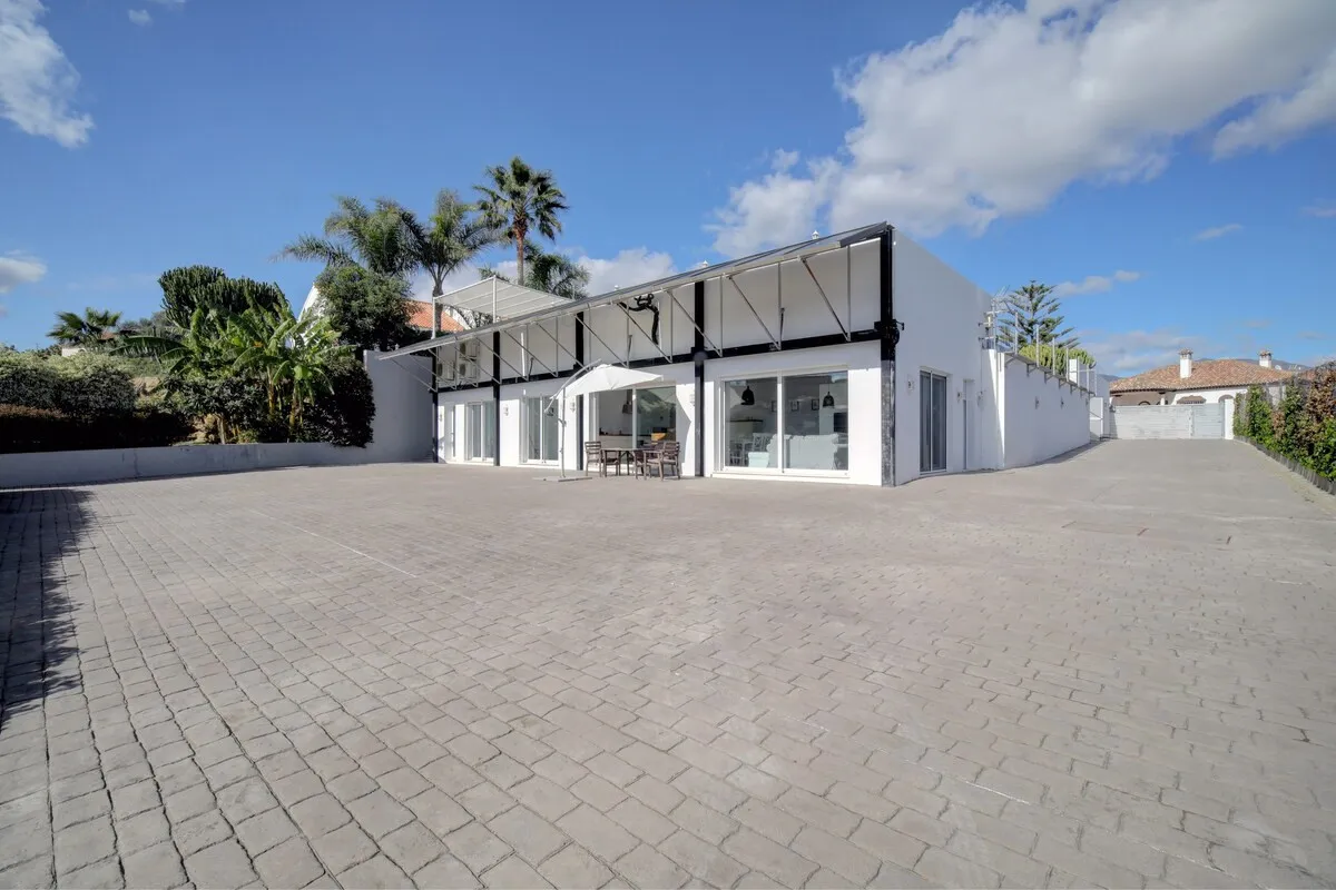Villa with 6 bedrooms for sale in Sabinillas