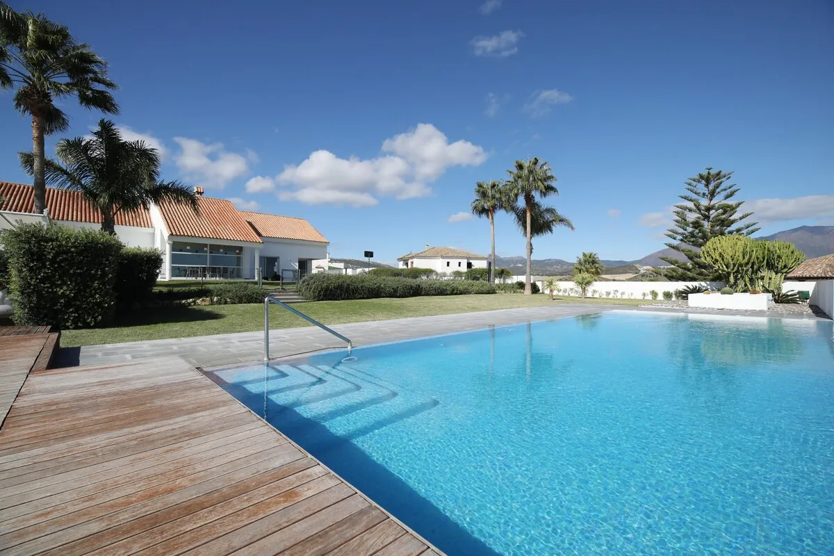 Villa with 6 bedrooms for sale in Sabinillas