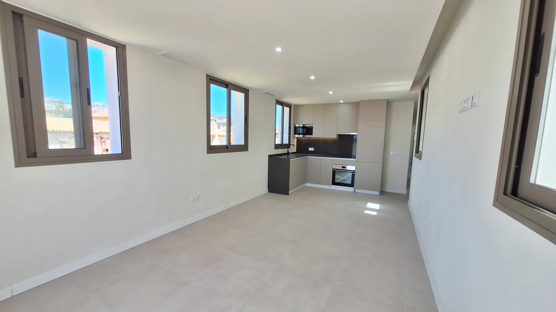 For sale duplex penthouse in Estepona Town