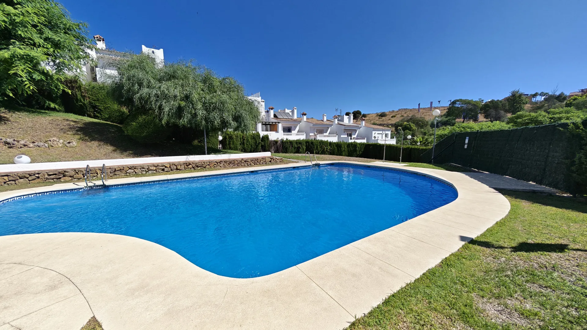 Town house for sale in Guadalobon