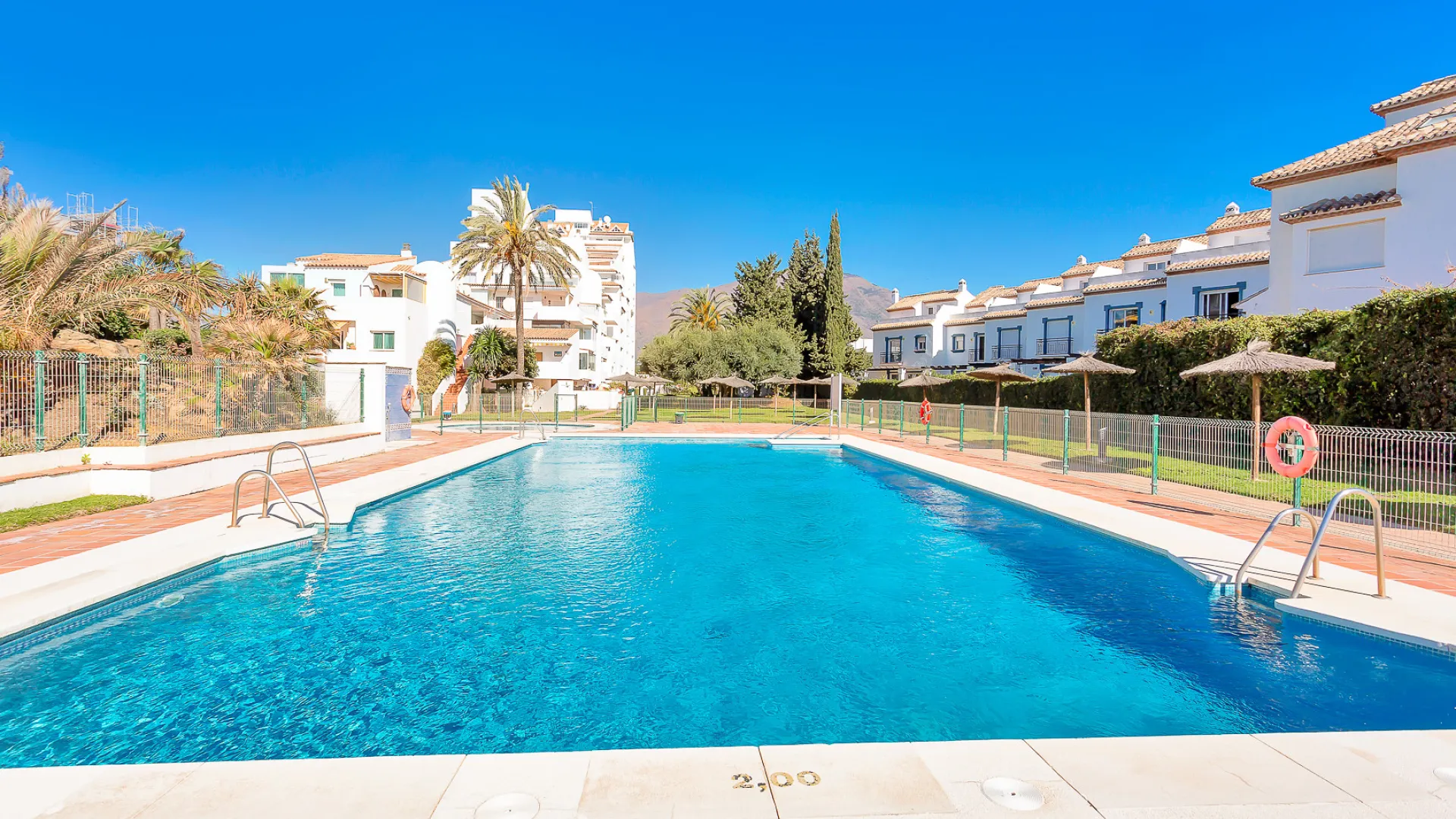 2 bedrooms apartment in Bahía de Estepona for sale