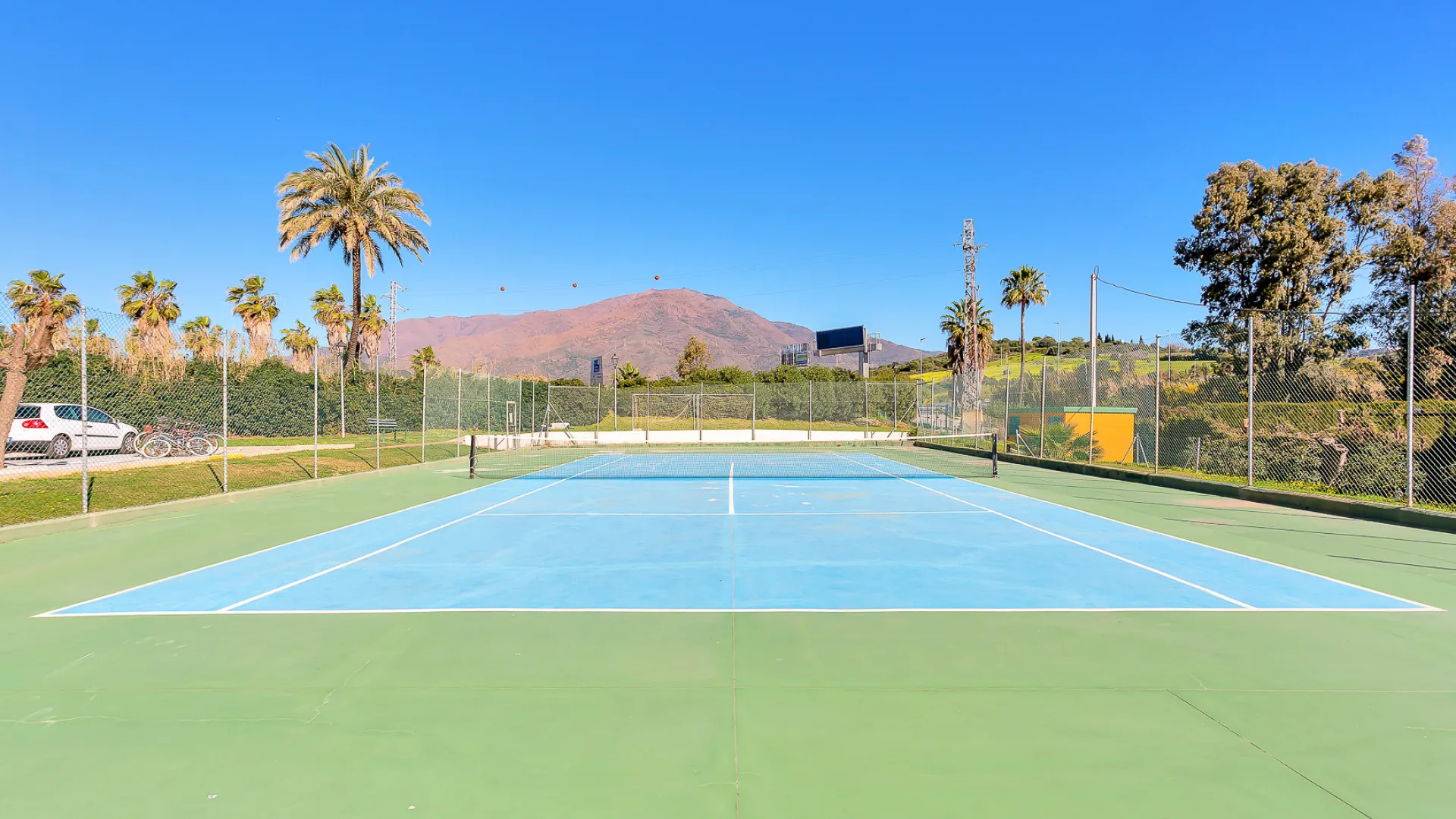 2 bedrooms apartment in Bahía de Estepona for sale