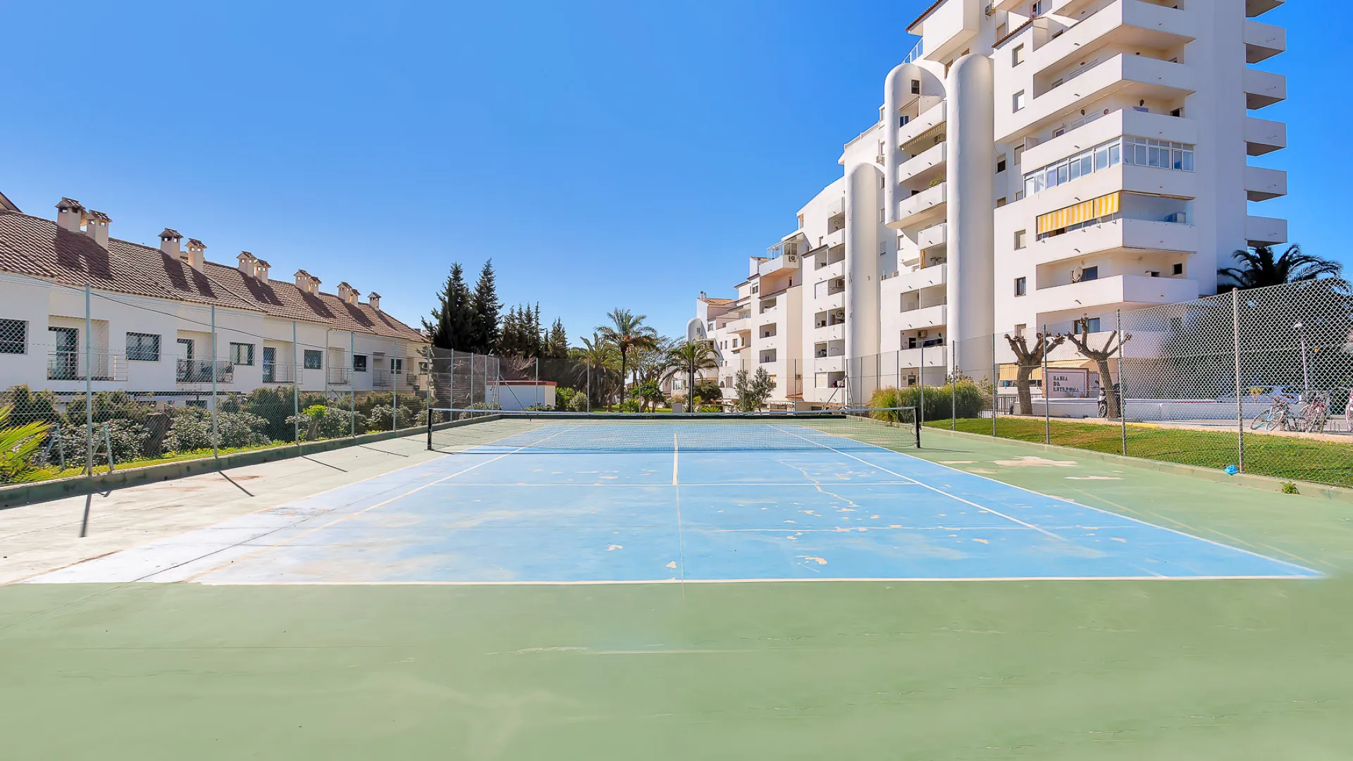 2 bedrooms apartment in Bahía de Estepona for sale