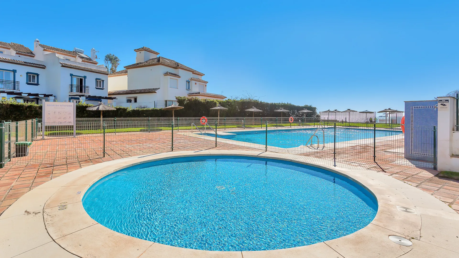 2 bedrooms apartment in Bahía de Estepona for sale