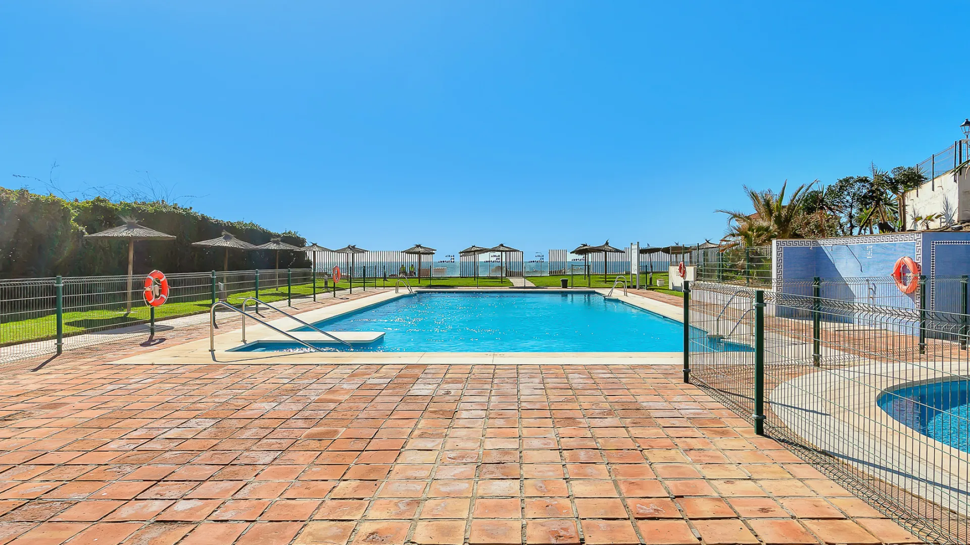 2 bedrooms apartment in Bahía de Estepona for sale