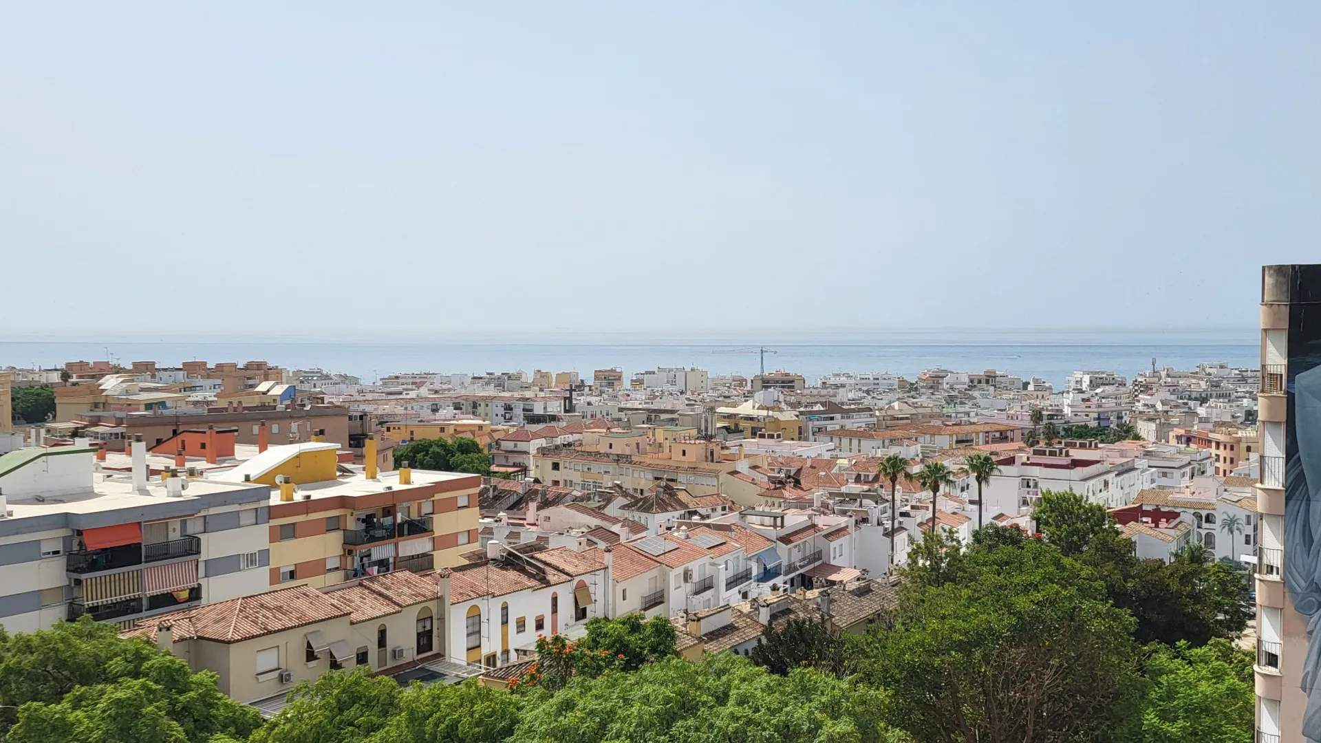 Se vende apartamento en Avda de Andalucia - Sierra de Estepona con 3 dormitorios
