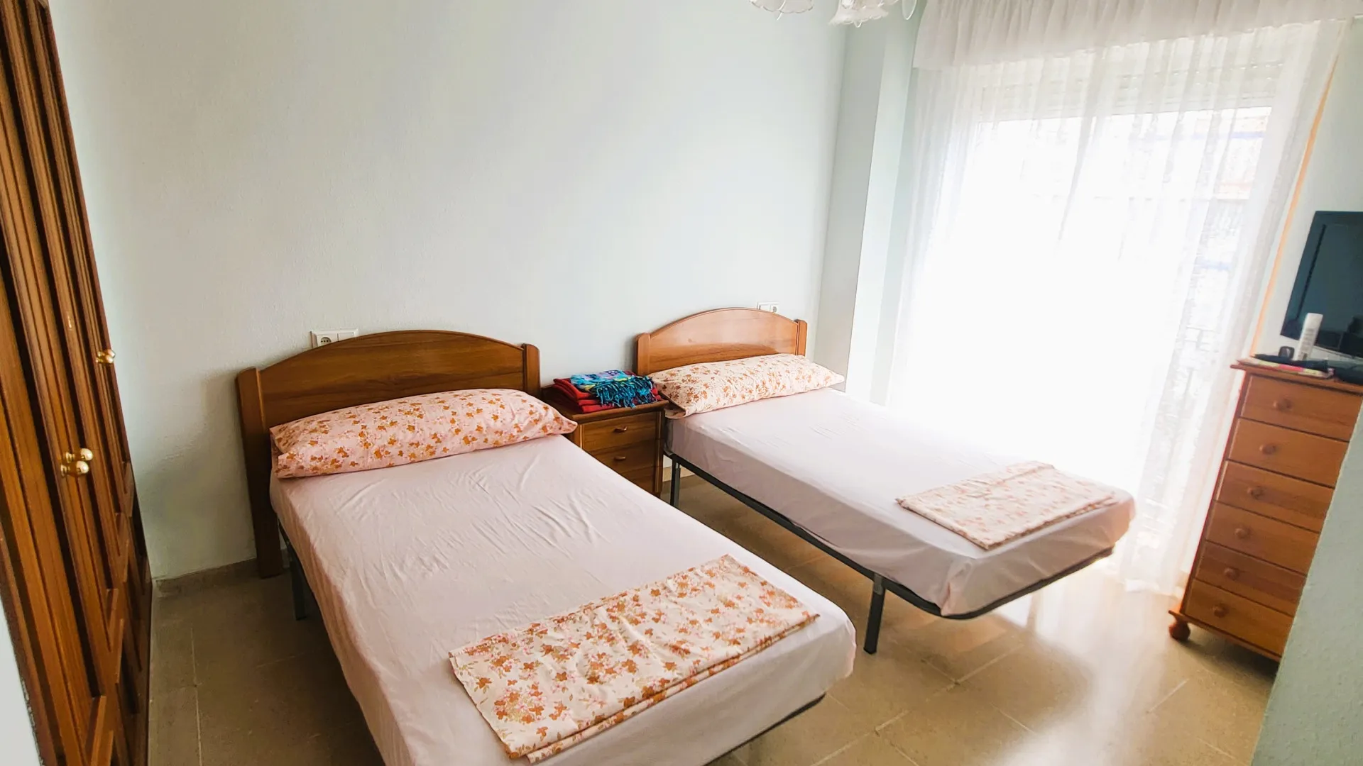 Se vende apartamento en Avda de Andalucia - Sierra de Estepona con 3 dormitorios