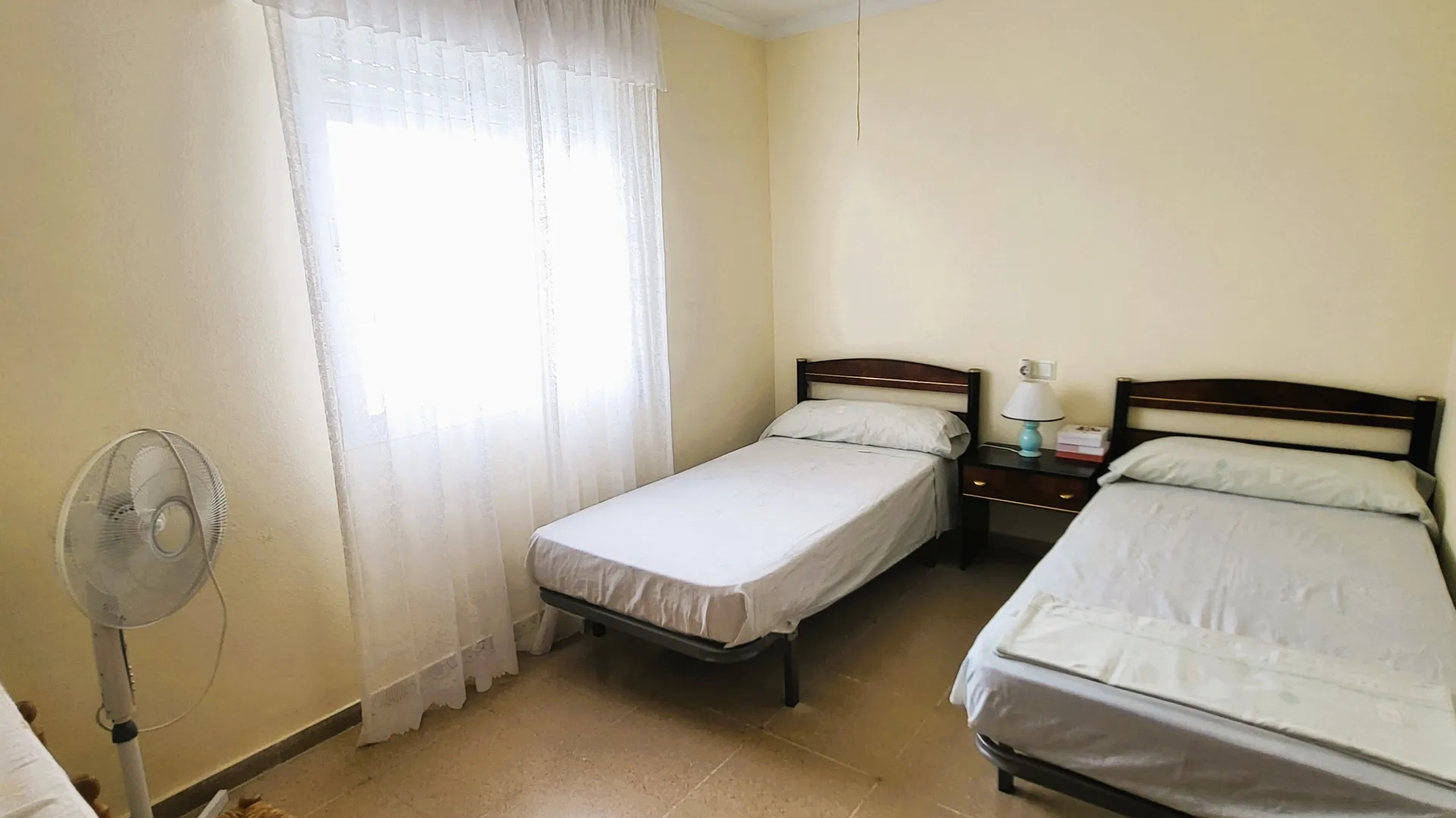 Se vende apartamento en Avda de Andalucia - Sierra de Estepona con 3 dormitorios