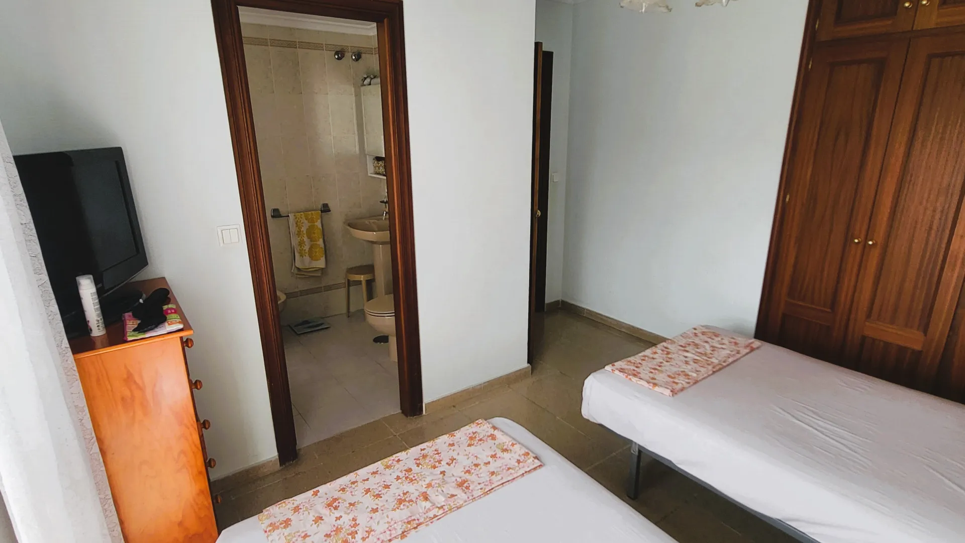 Se vende apartamento en Avda de Andalucia - Sierra de Estepona con 3 dormitorios