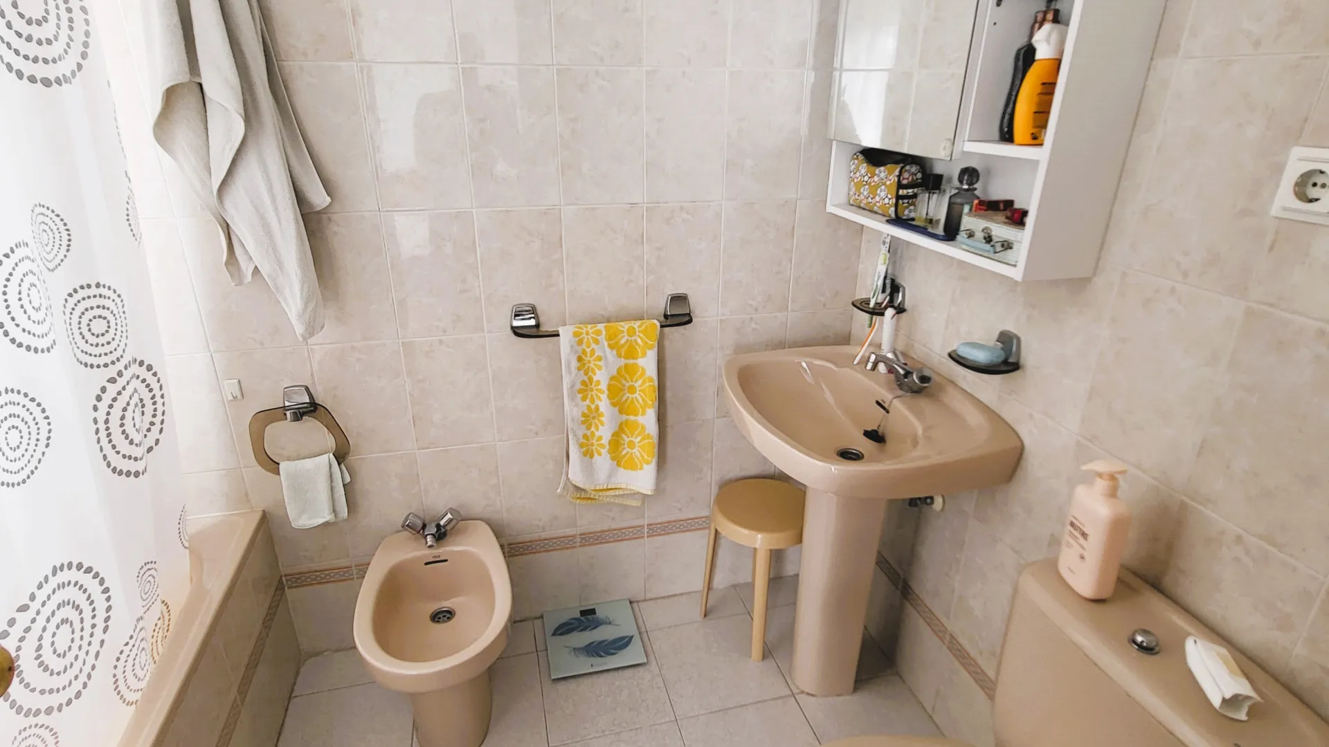 Se vende apartamento en Avda de Andalucia - Sierra de Estepona con 3 dormitorios