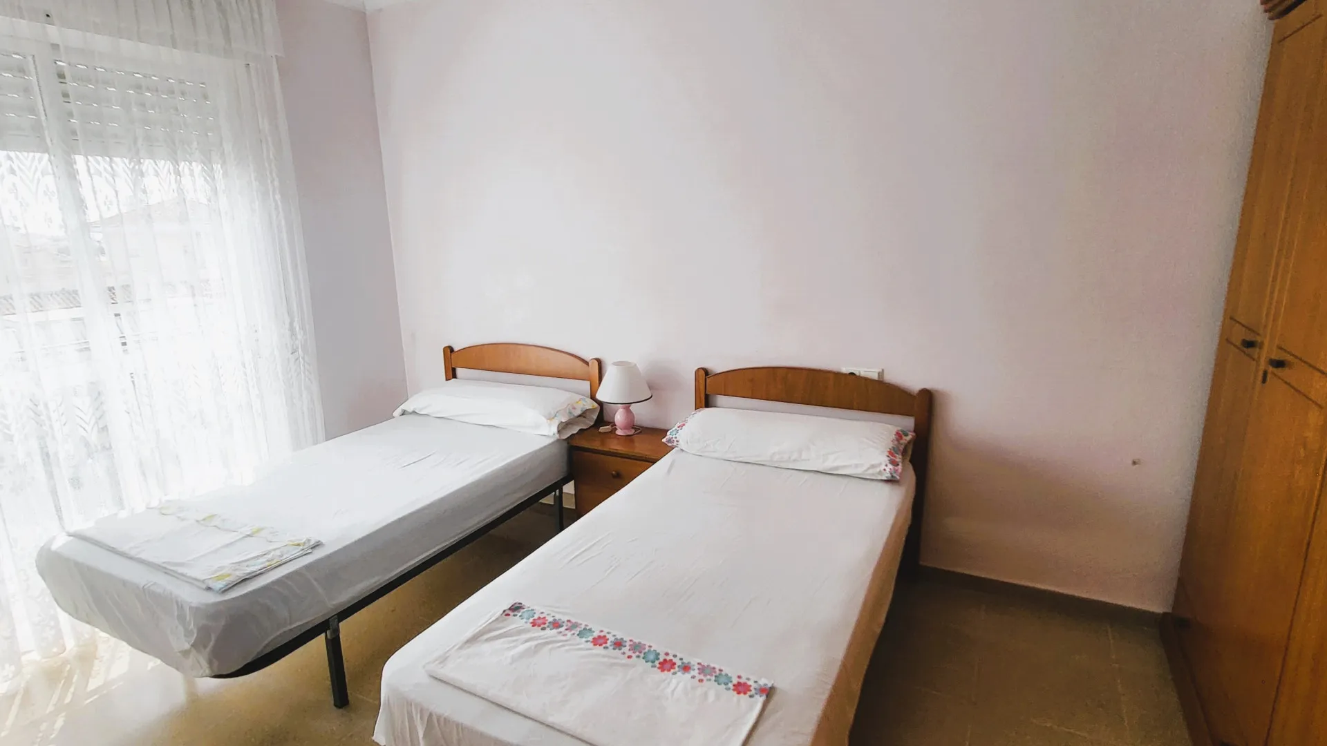 Se vende apartamento en Avda de Andalucia - Sierra de Estepona con 3 dormitorios