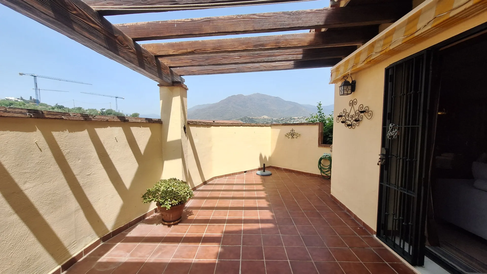 Se vende adosado en Estepona Ciudad de 6 dormitorios