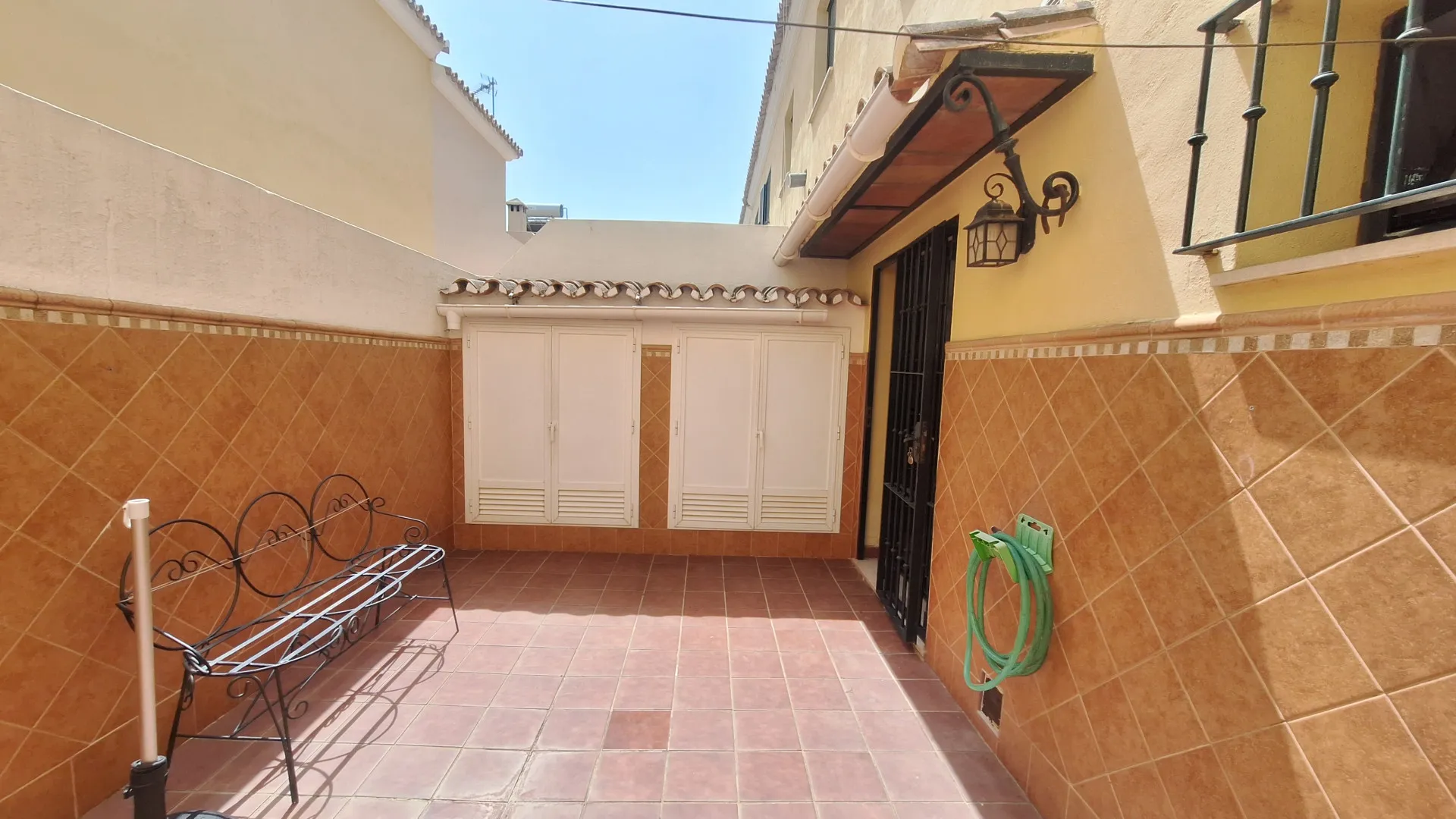 Se vende adosado en Estepona Ciudad de 6 dormitorios