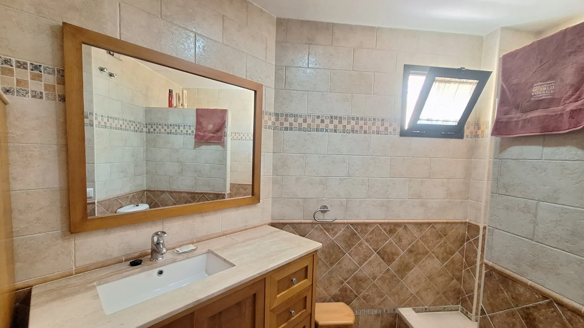 Se vende adosado en Estepona Ciudad de 6 dormitorios