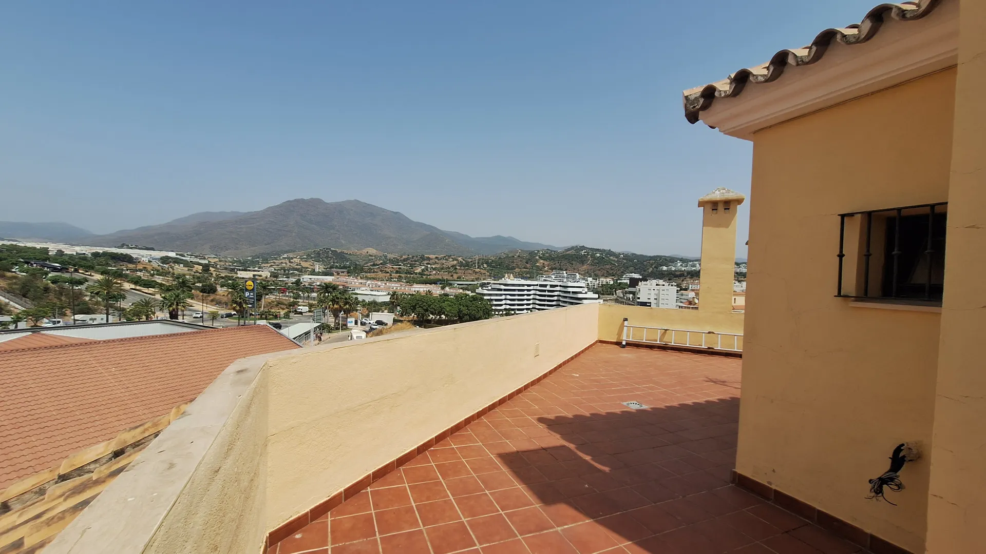Se vende adosado en Estepona Ciudad de 6 dormitorios