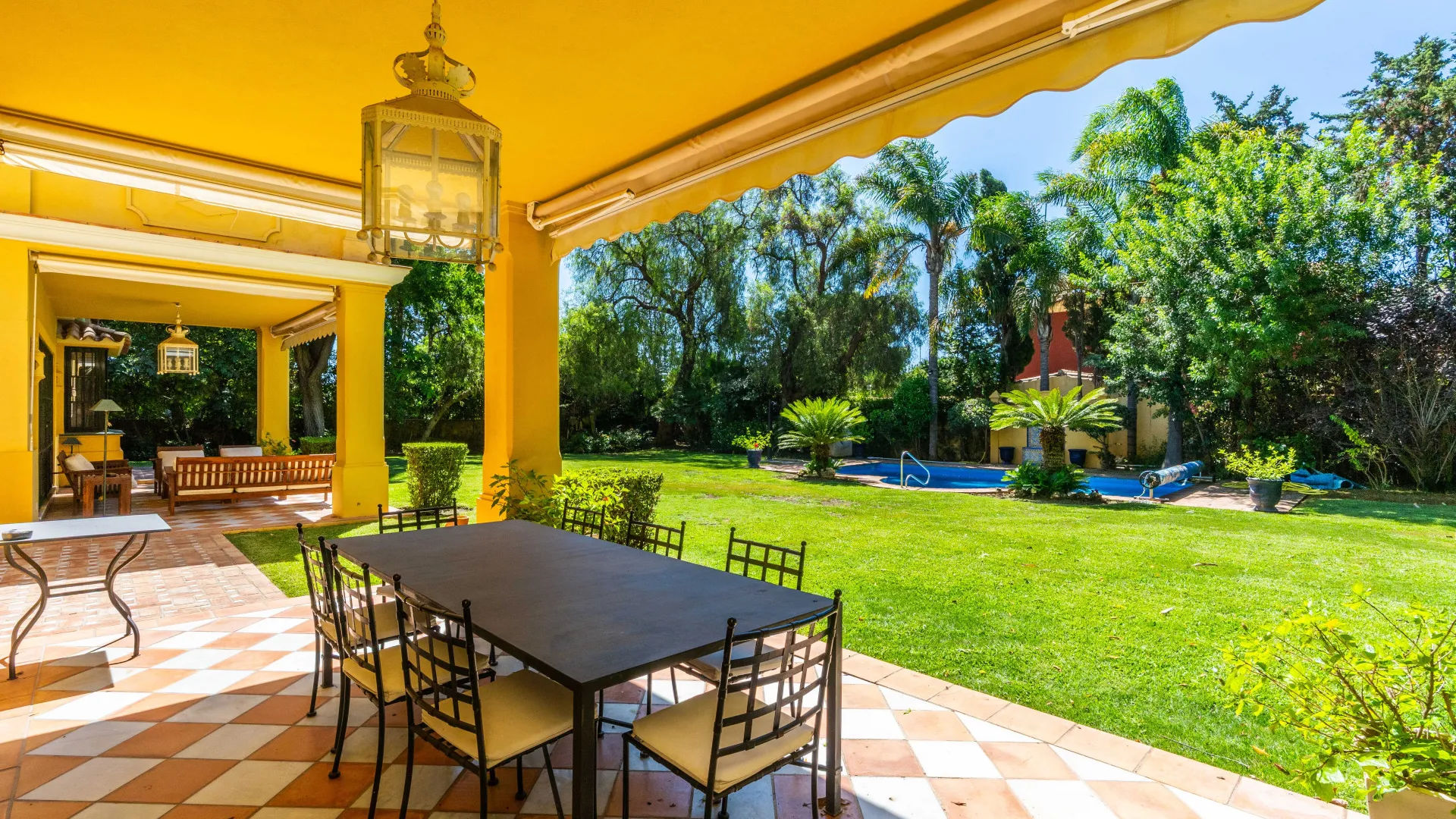 Villa with 6 bedrooms for sale in Guadalmina Baja