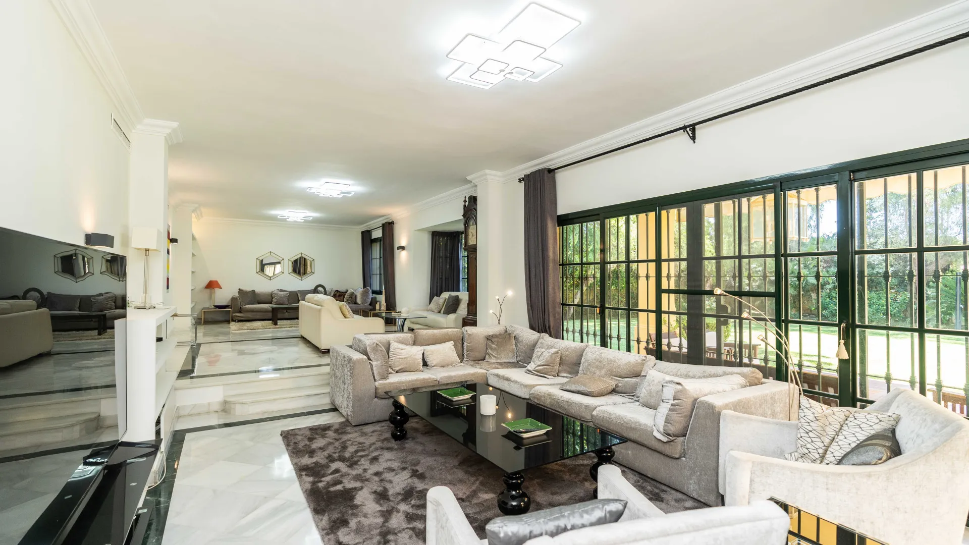 Villa with 6 bedrooms for sale in Guadalmina Baja
