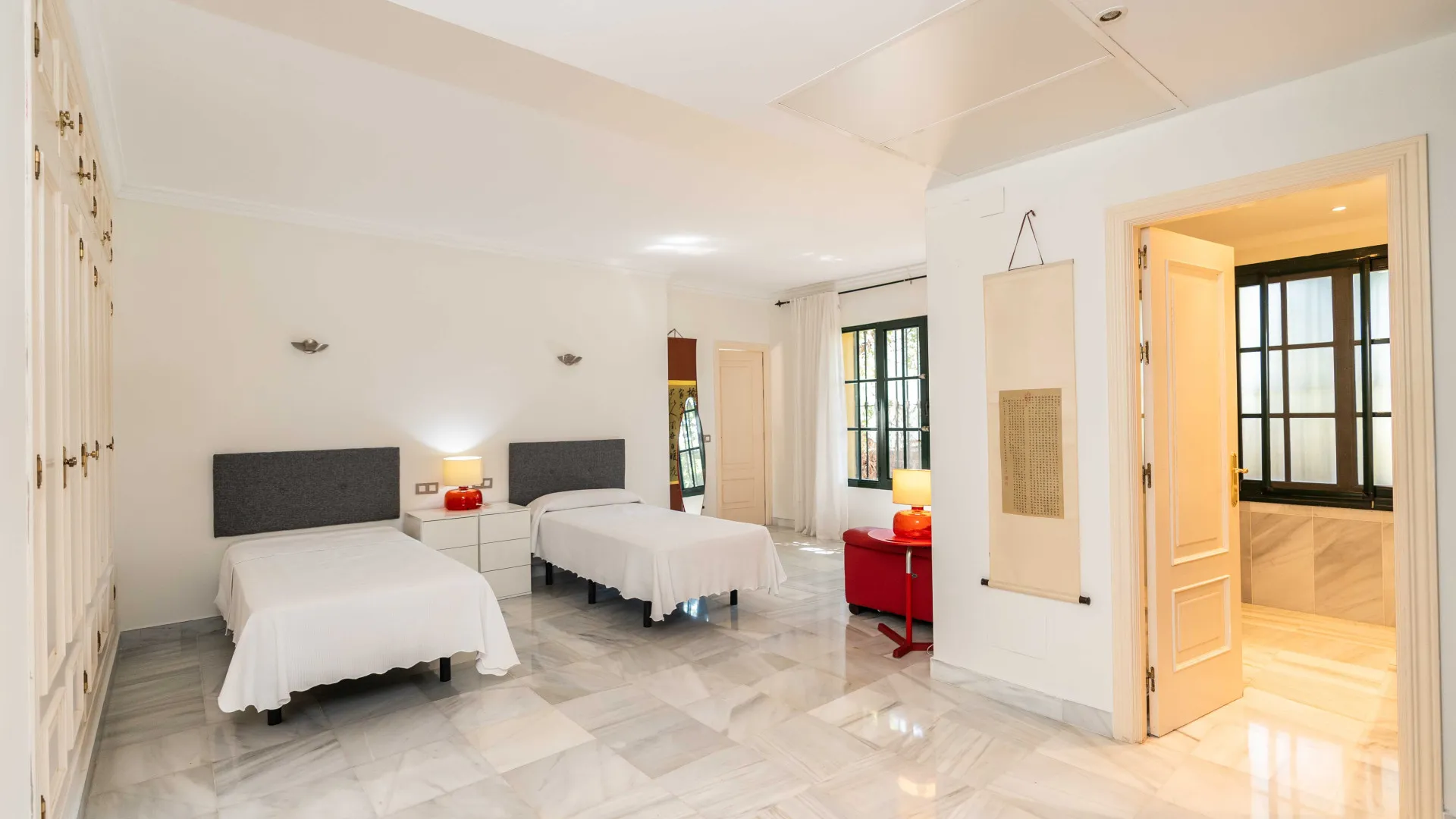 Villa with 6 bedrooms for sale in Guadalmina Baja