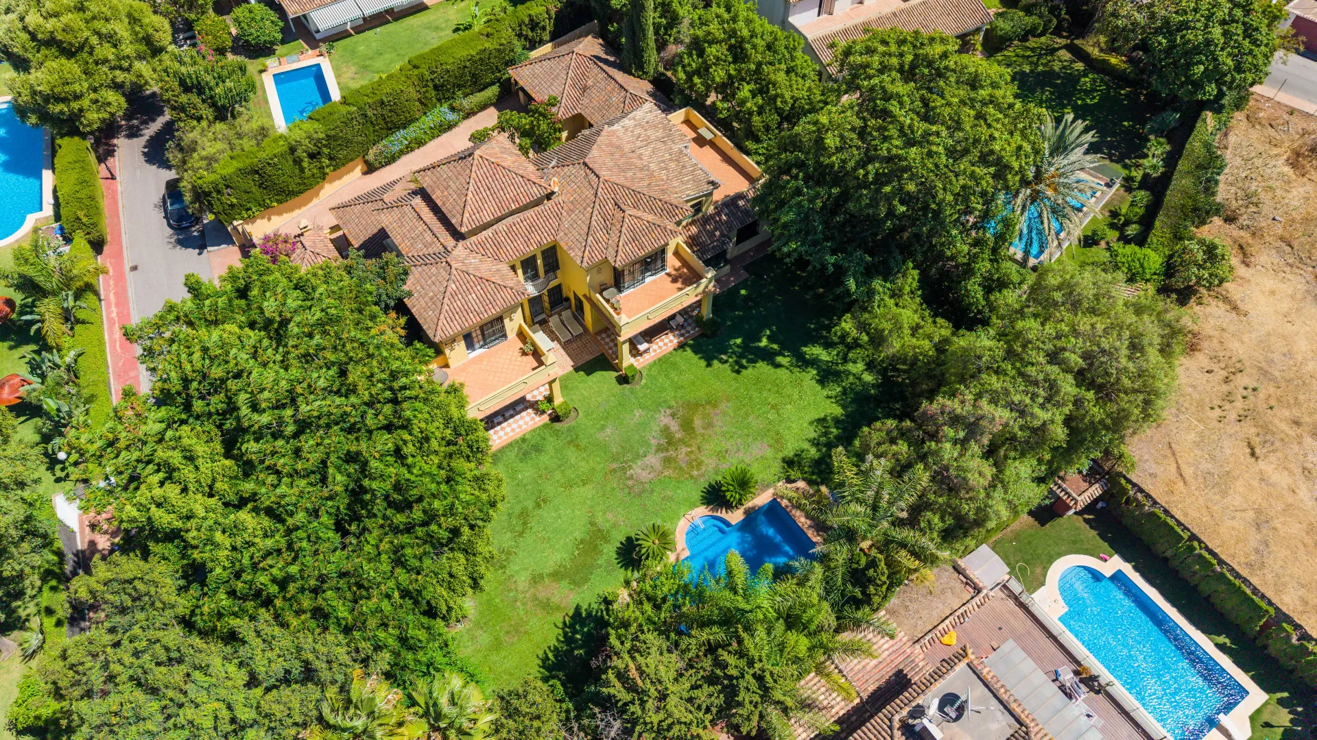 Villa with 6 bedrooms for sale in Guadalmina Baja