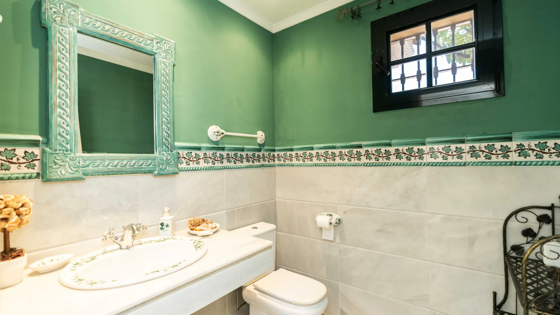 Villa with 6 bedrooms for sale in Guadalmina Baja