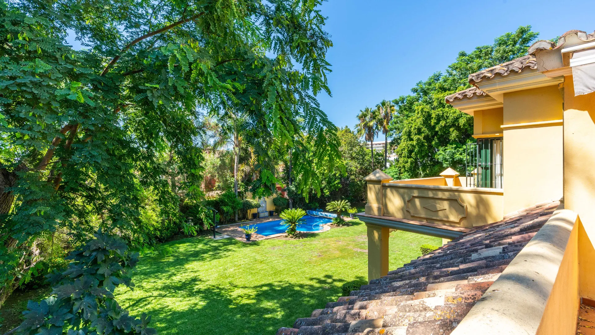 Villa with 6 bedrooms for sale in Guadalmina Baja