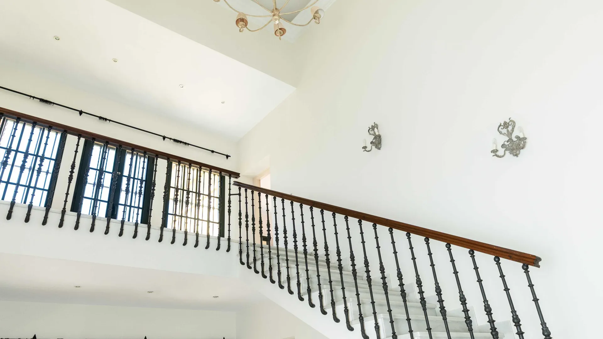 Villa with 6 bedrooms for sale in Guadalmina Baja